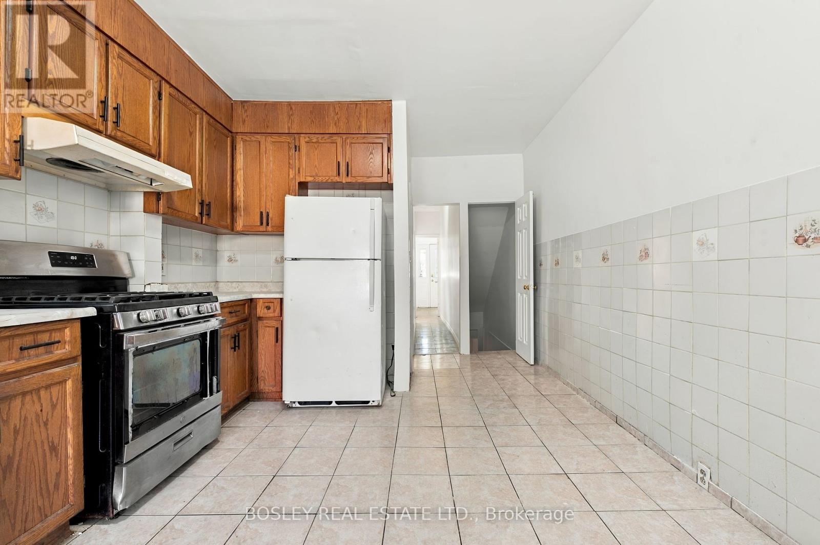 371 Brock Avenue, Toronto, Ontario  M6H 3N5 - Photo 17 - C13839794