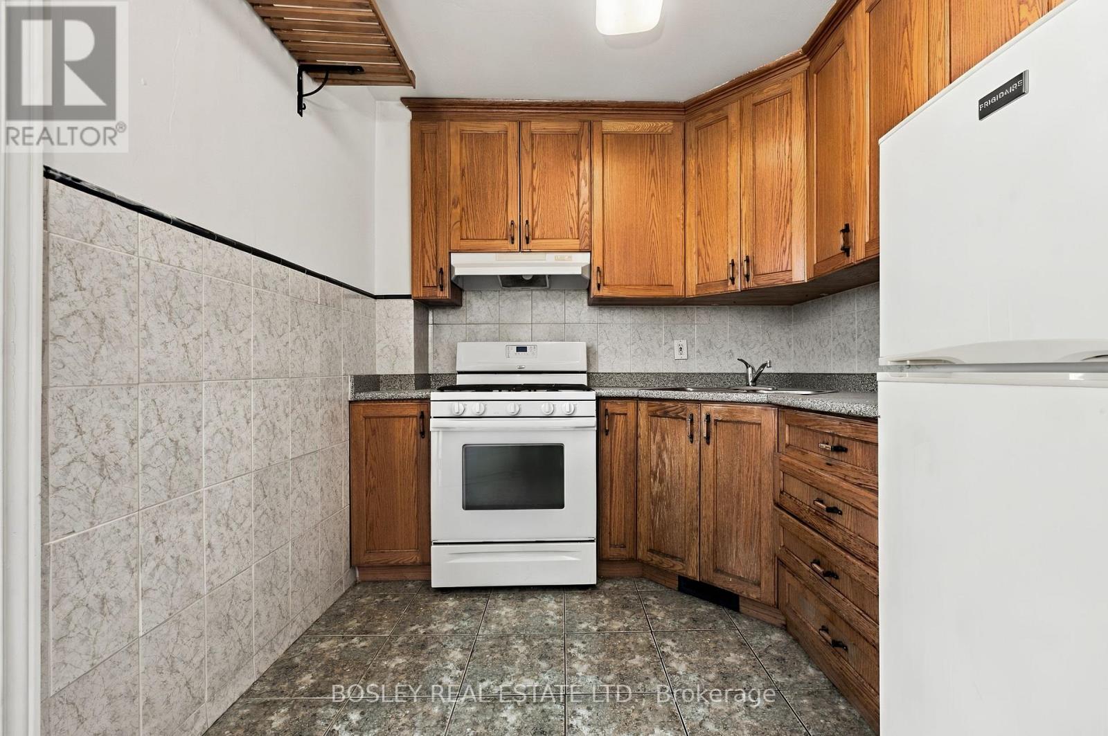371 Brock Avenue, Toronto, Ontario  M6H 3N5 - Photo 30 - C13839794