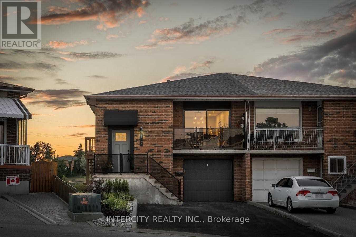 LOWER - 137 ALBANY DRIVE