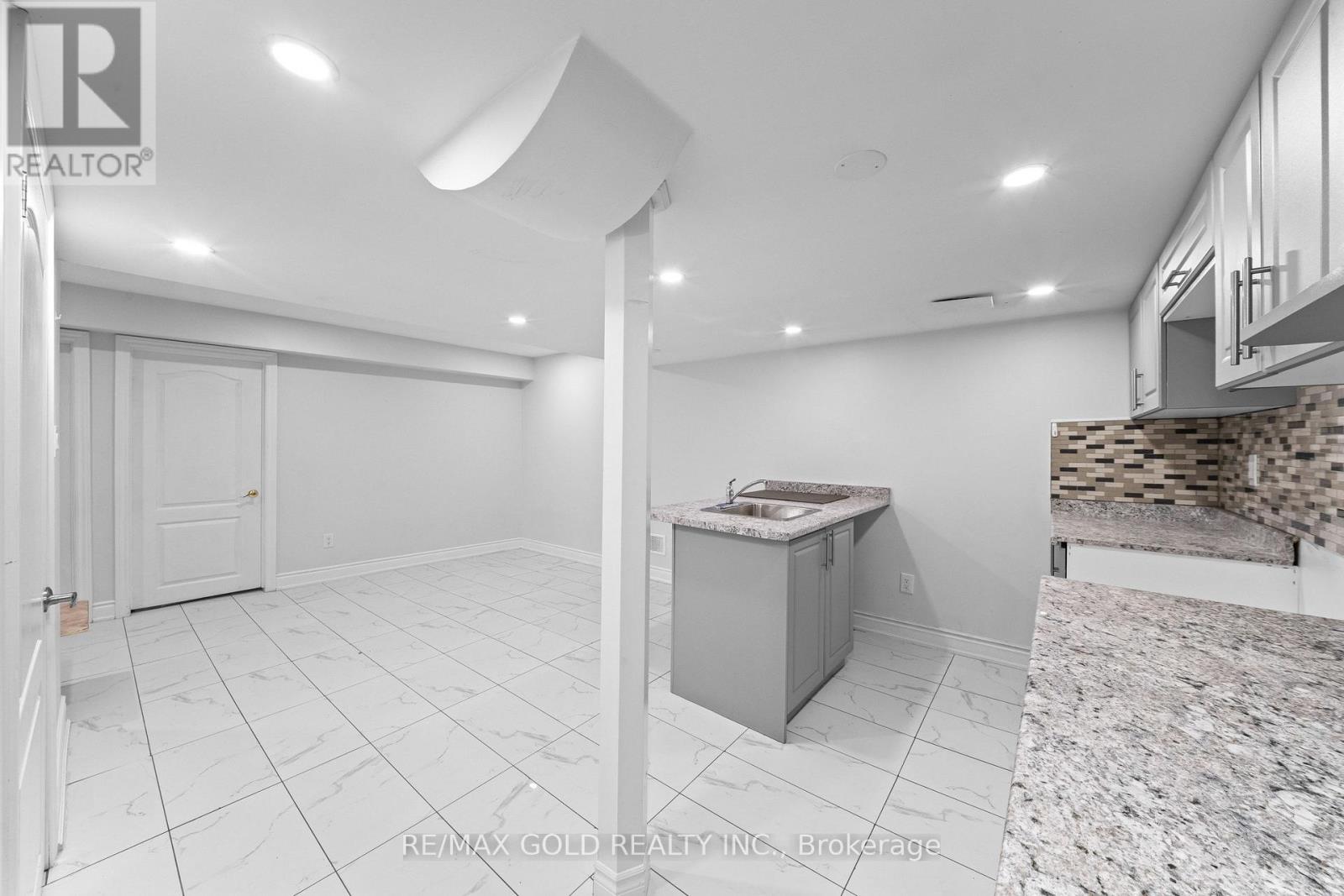 70 Crystalview Crescent, Brampton, Ontario  L6P 2S3 - Photo 20 - W13839764