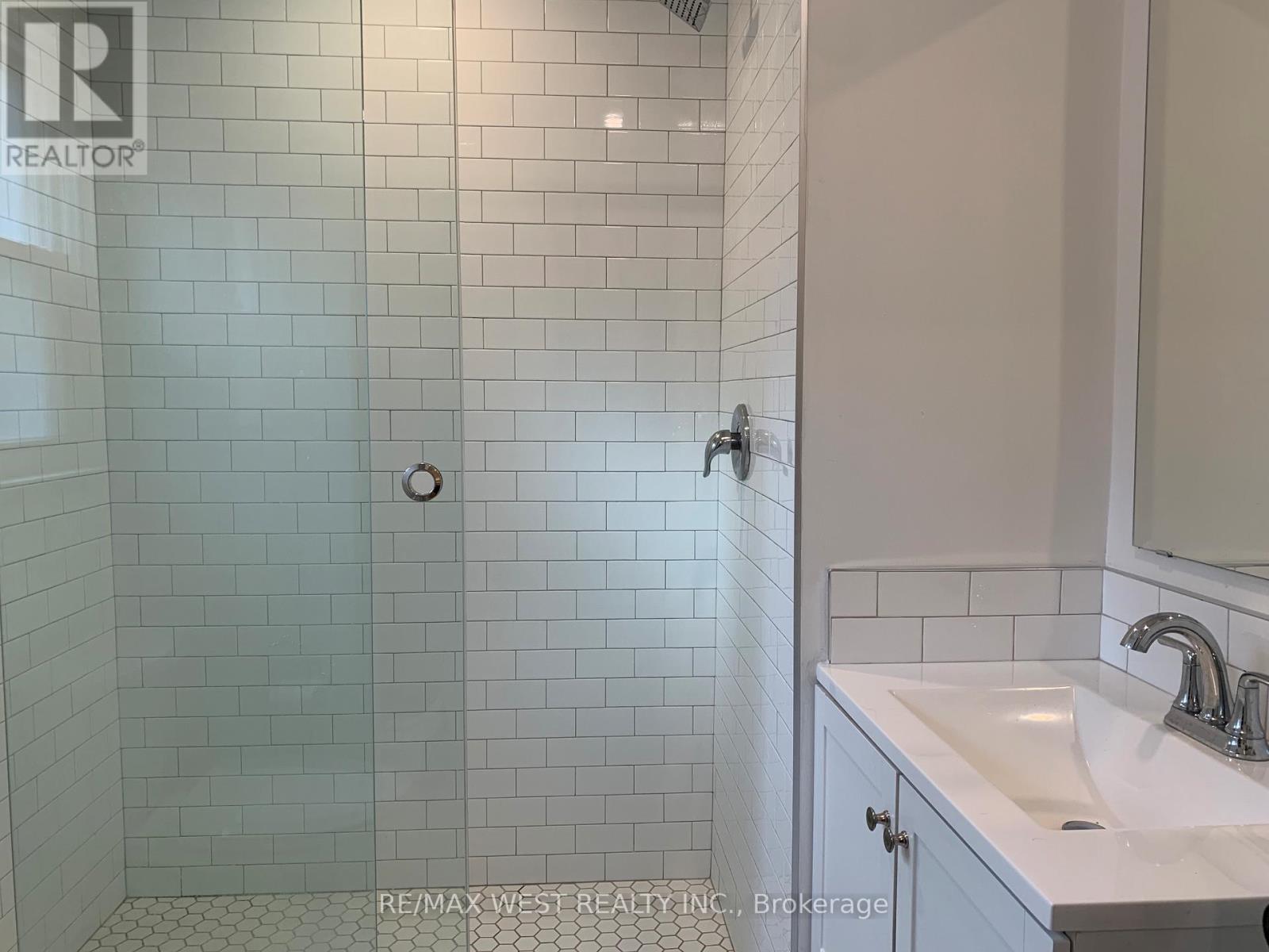 Unit 1 - 258 South Kingsway, Toronto, Ontario  M6S 3V1 - Photo 16 - W13839770