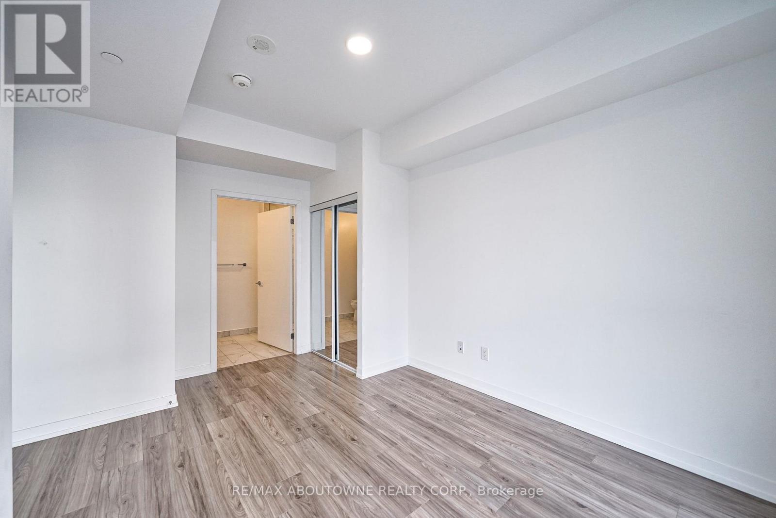 3603 - 4065 Confederation Parkway, Mississauga, Ontario  L5B 0L4 - Photo 17 - W13839994