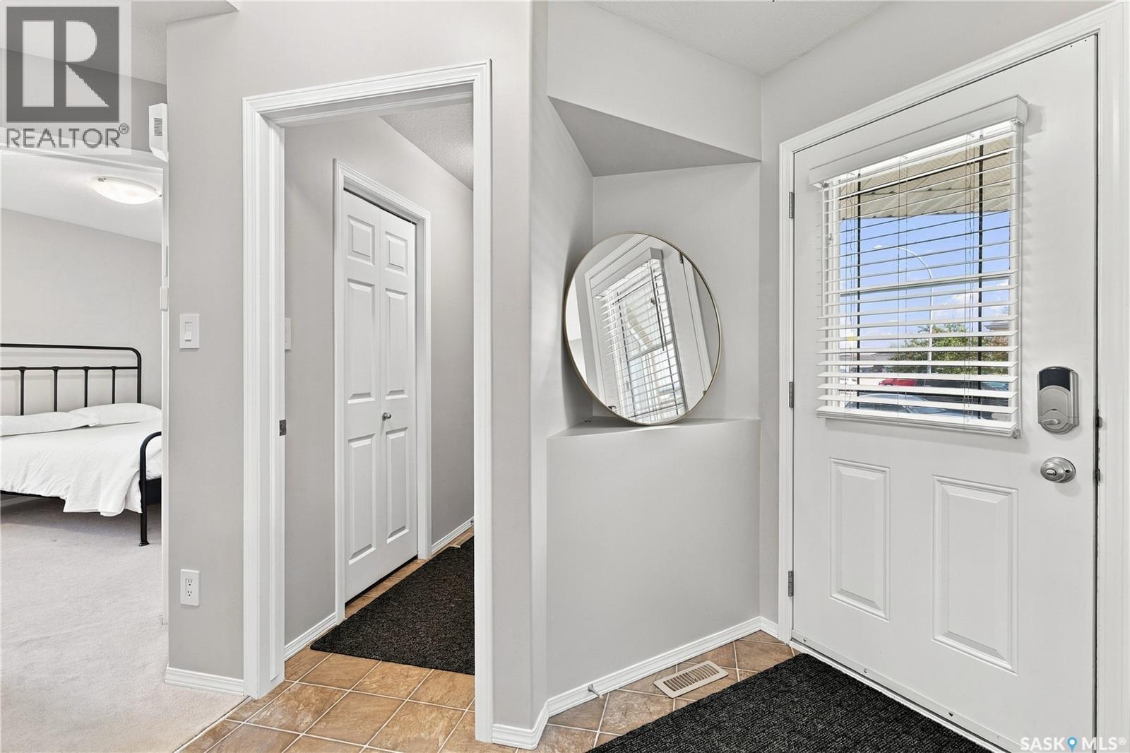3934 Robin Place E, Regina, Saskatchewan  S4N 7P9 - Photo 3 - SK049857