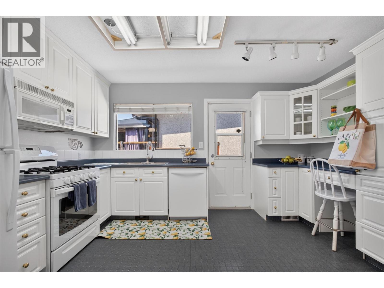 1261 Lawson Avenue, Kelowna, British Columbia  V1Y 6V1 - Photo 10 - 10400817