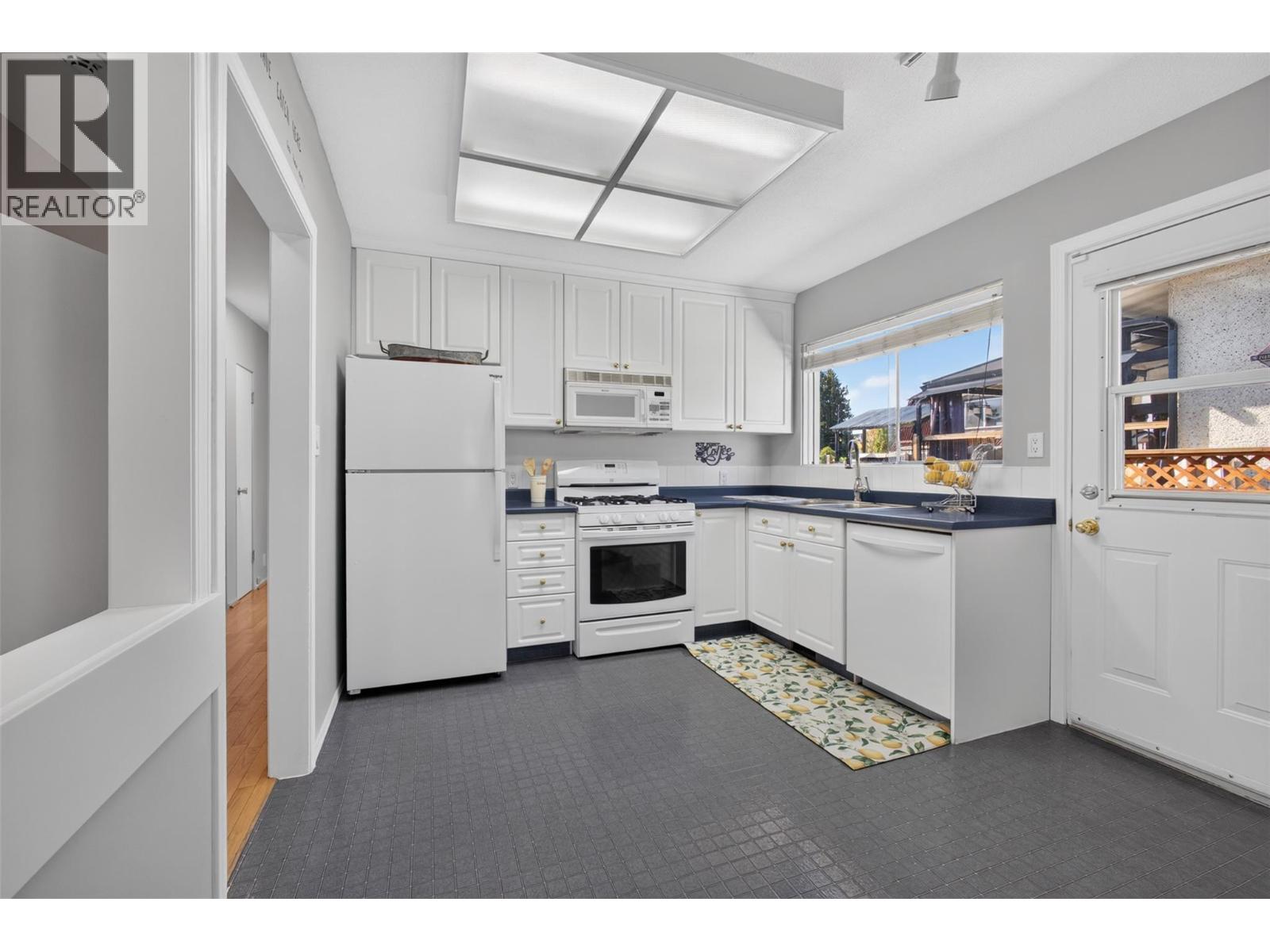 1261 Lawson Avenue, Kelowna, British Columbia  V1Y 6V1 - Photo 45 - 10400817