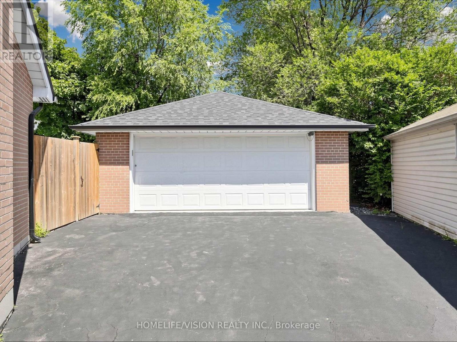 9 Lyndfield Crescent, Brampton, Ontario  L6W 2P4 - Photo 4 - W13829870