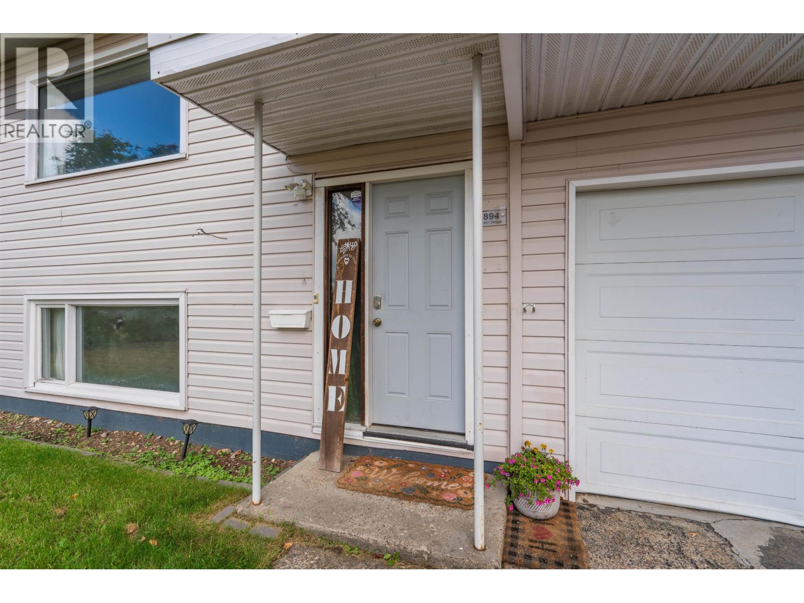 894 Irwin Street, Prince George, British Columbia  V2M 2X9 - Photo 3 - R3170430