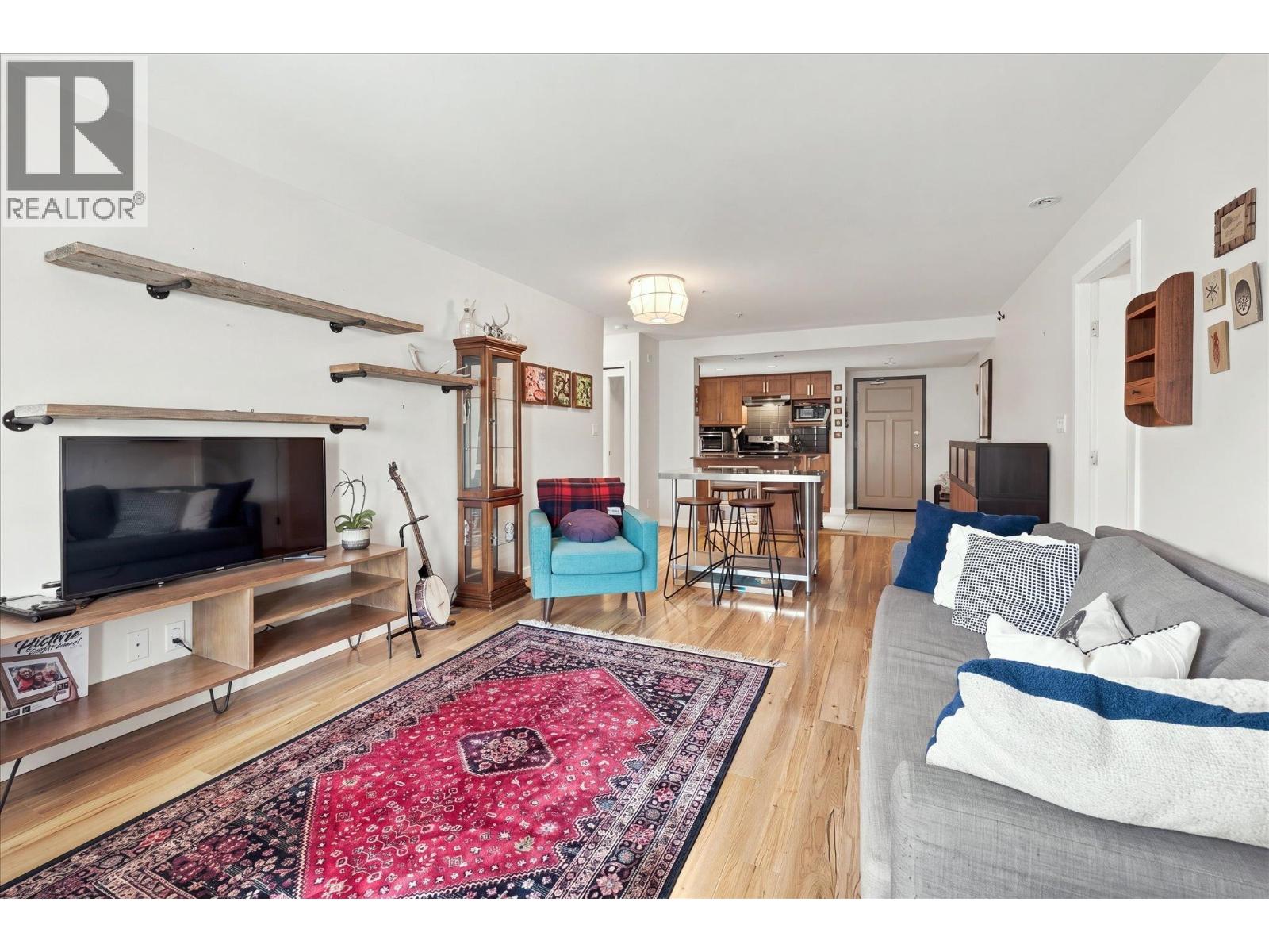 207 1212 MAIN STREET