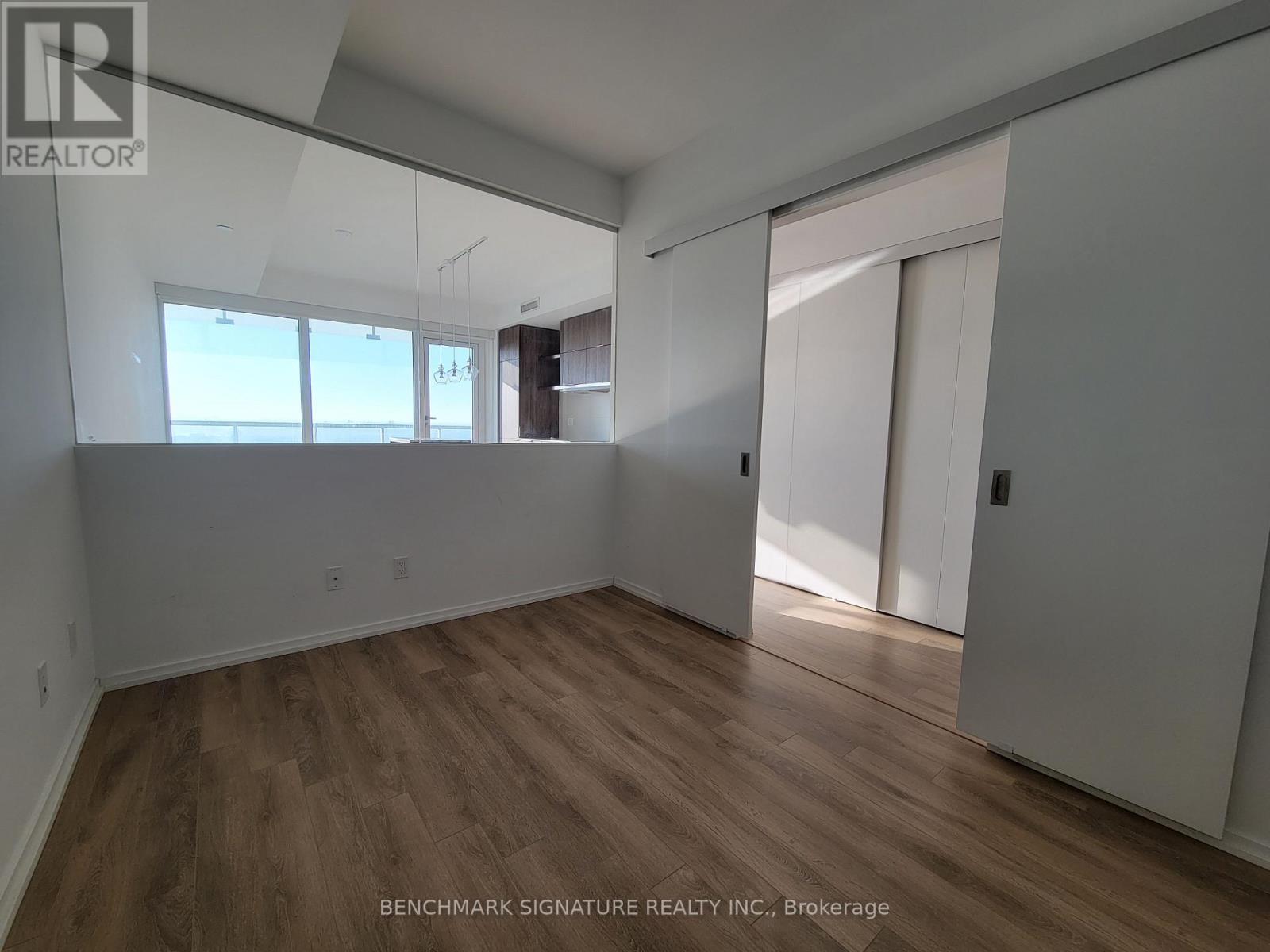 5810 - 197 Yonge Street, Toronto, Ontario  M5B 1M4 - Photo 10 - C13840080