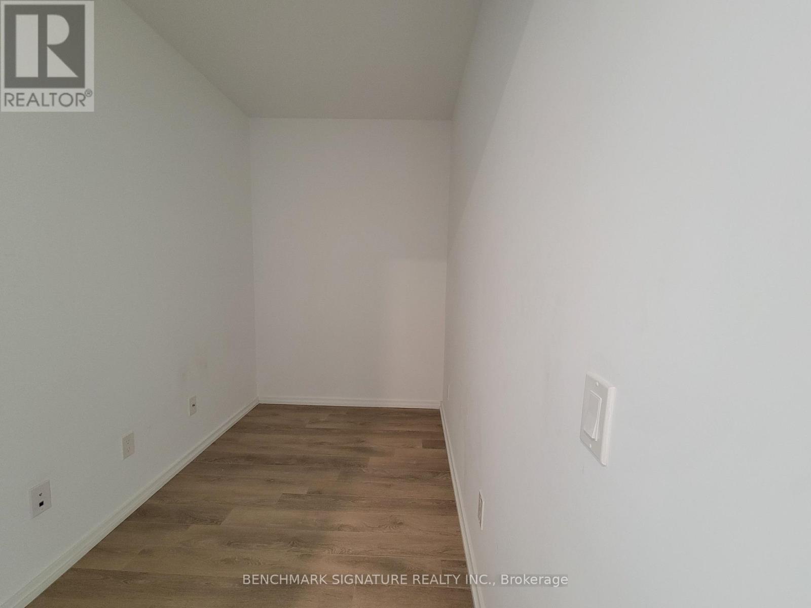 5810 - 197 Yonge Street, Toronto, Ontario  M5B 1M4 - Photo 11 - C13840080
