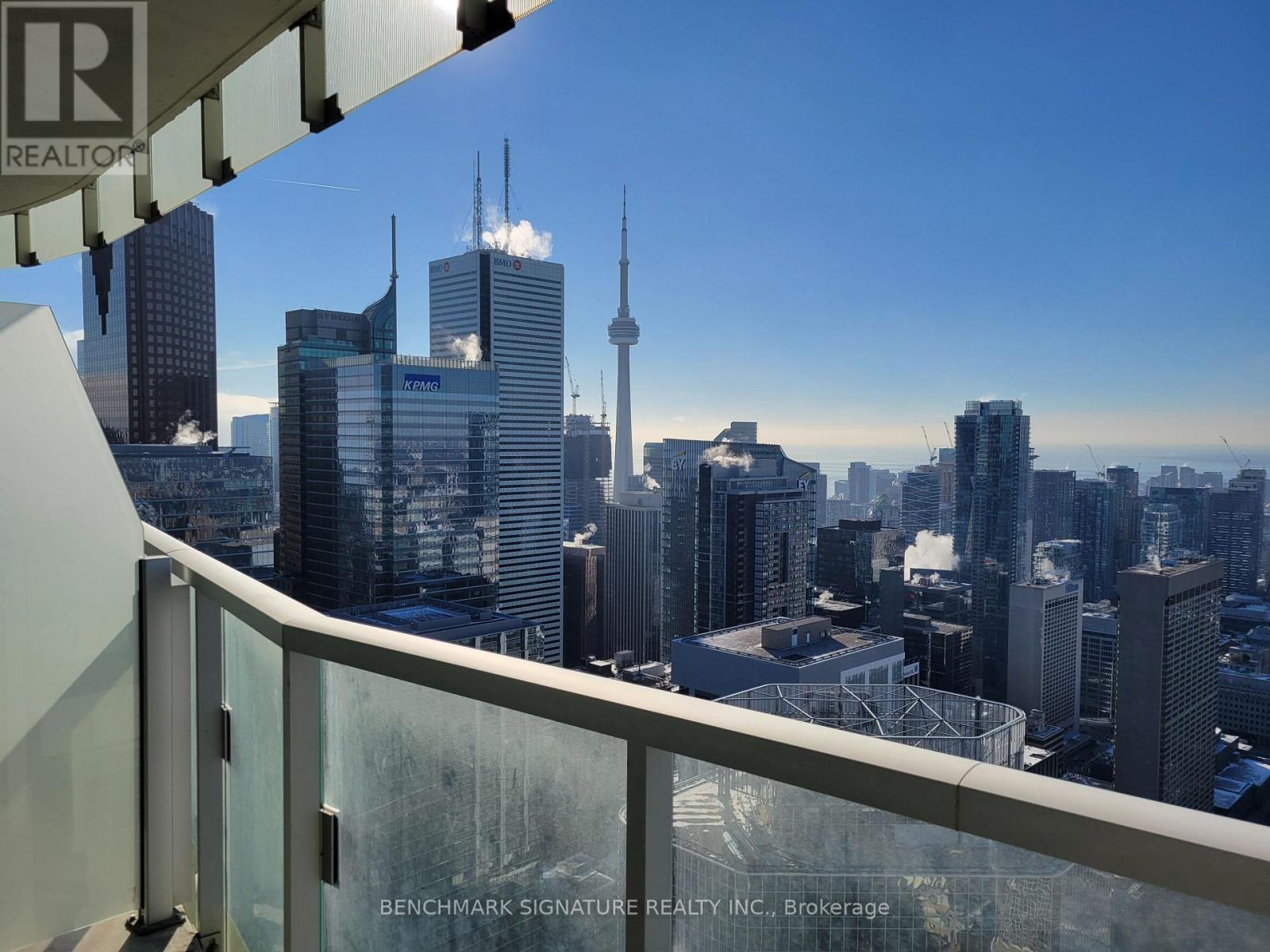 5810 - 197 Yonge Street, Toronto, Ontario  M5B 1M4 - Photo 2 - C13840080
