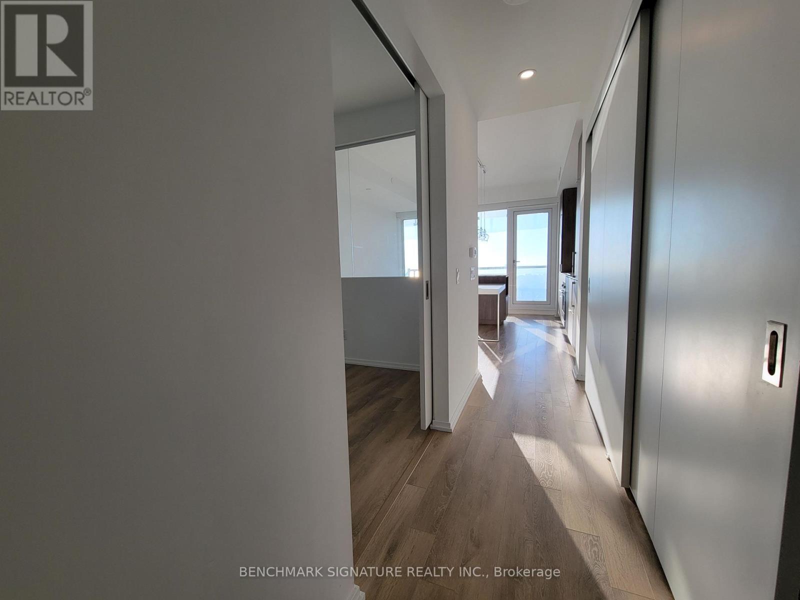 5810 - 197 Yonge Street, Toronto, Ontario  M5B 1M4 - Photo 8 - C13840080