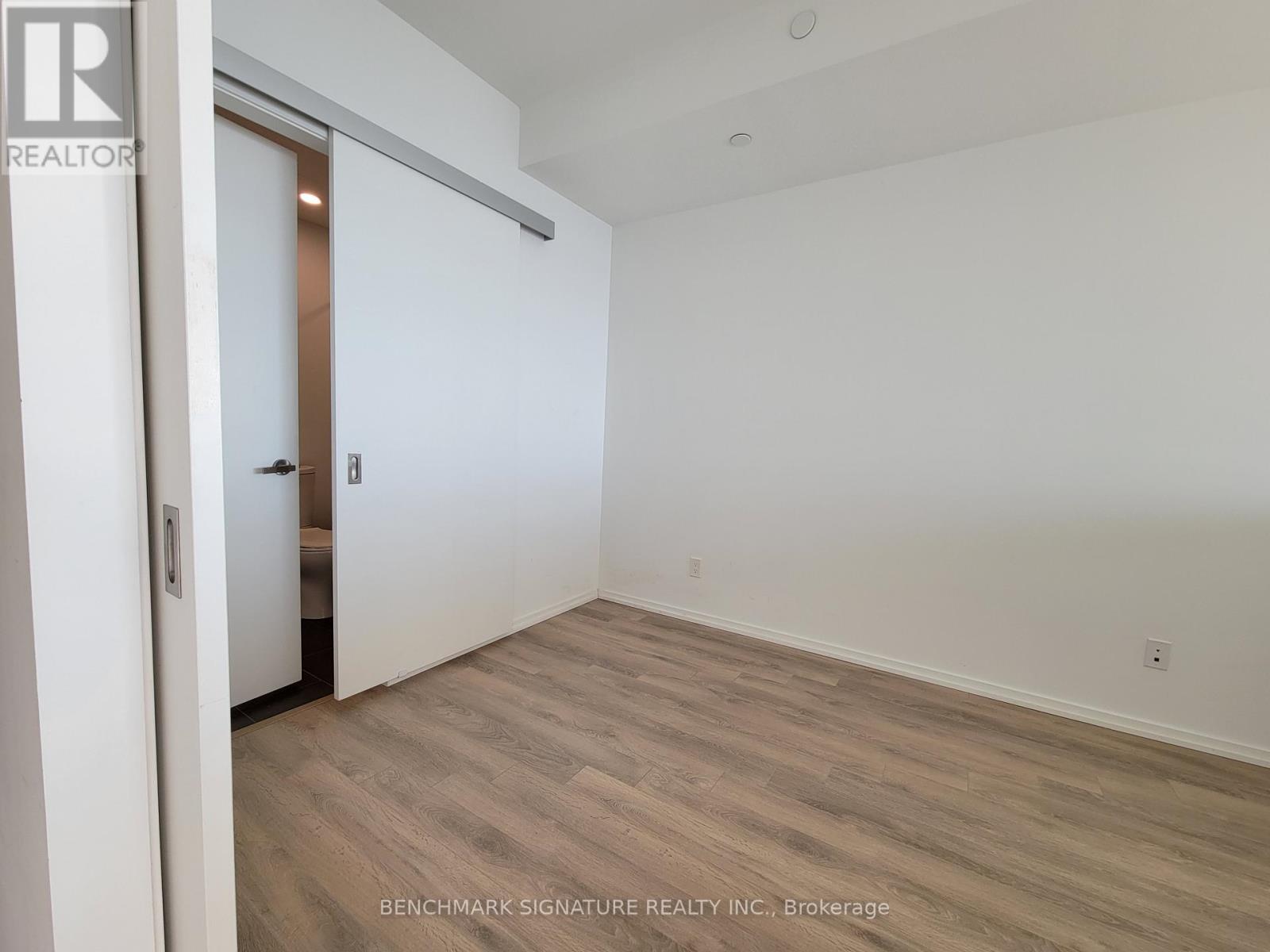 5810 - 197 Yonge Street, Toronto, Ontario  M5B 1M4 - Photo 9 - C13840080