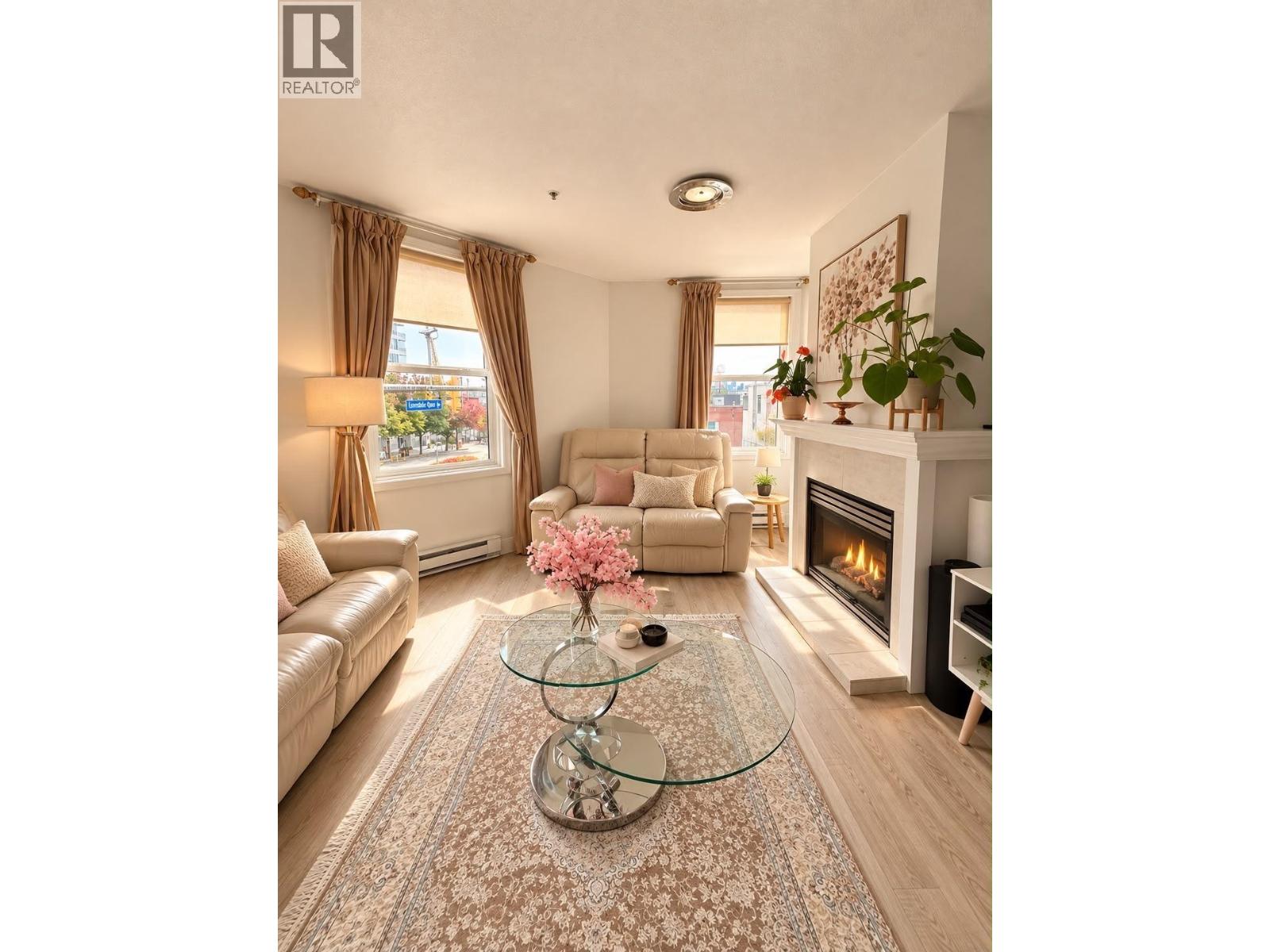 102 108 W Esplande, North Vancouver, British Columbia  V7M 3M8 - Photo 1 - R3170487