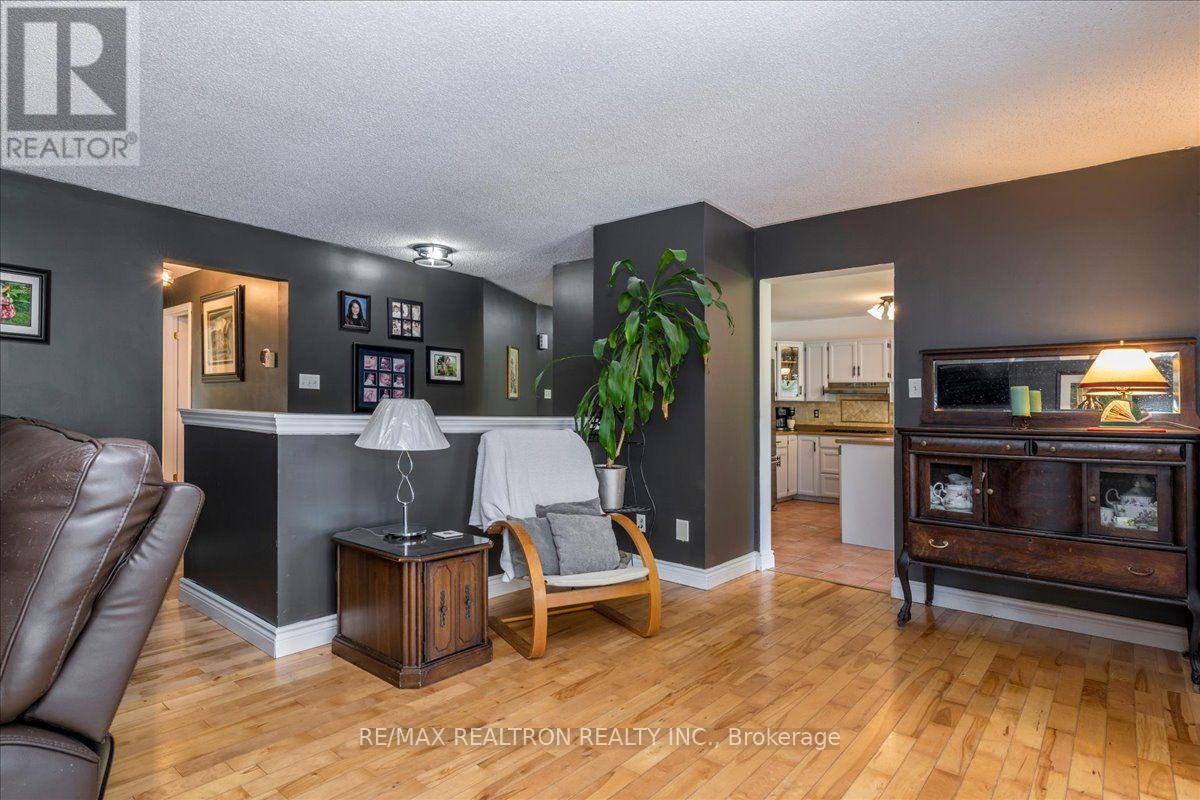34 Howard Drive, Oro-Medonte, Ontario  L0L 2E0 - Photo 7 - S13840094