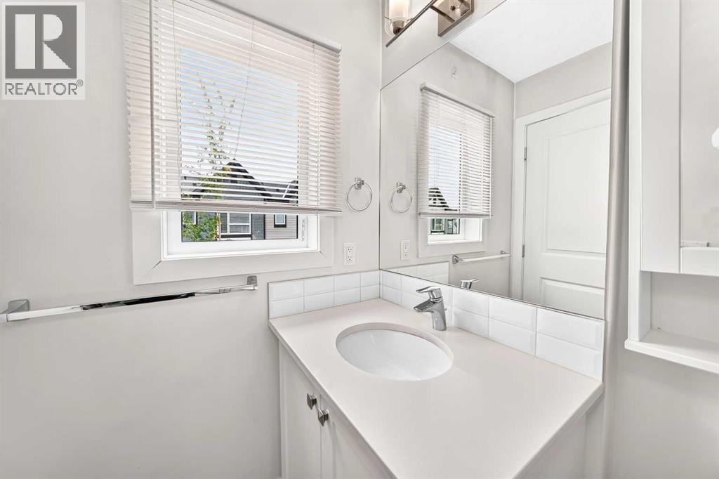 208, 15 Evanscrest Park NW