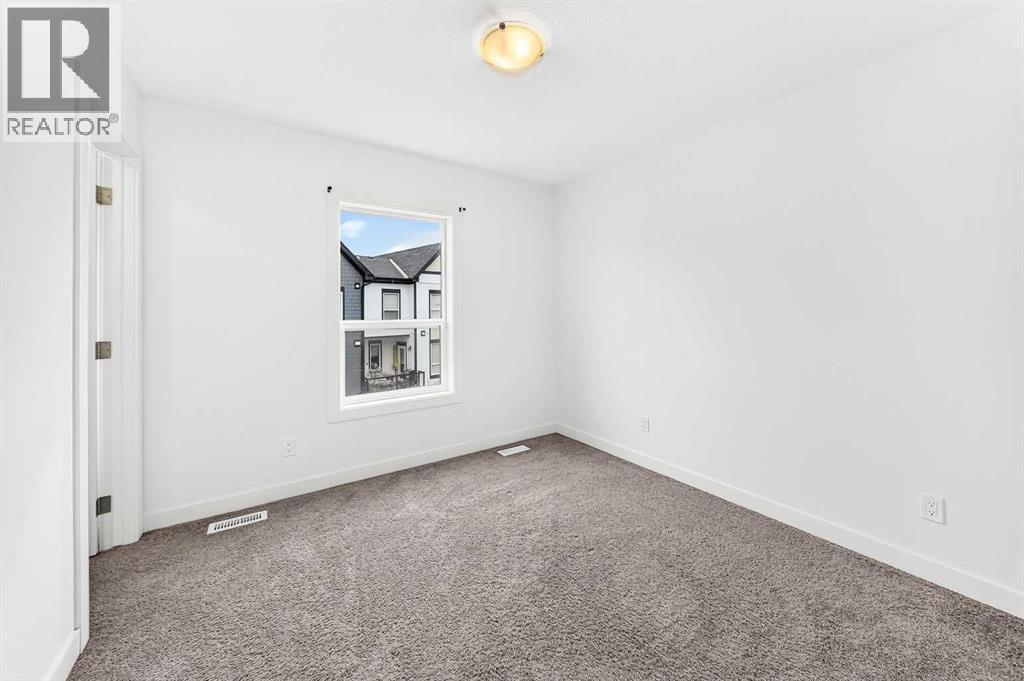 208, 15 Evanscrest Park NW