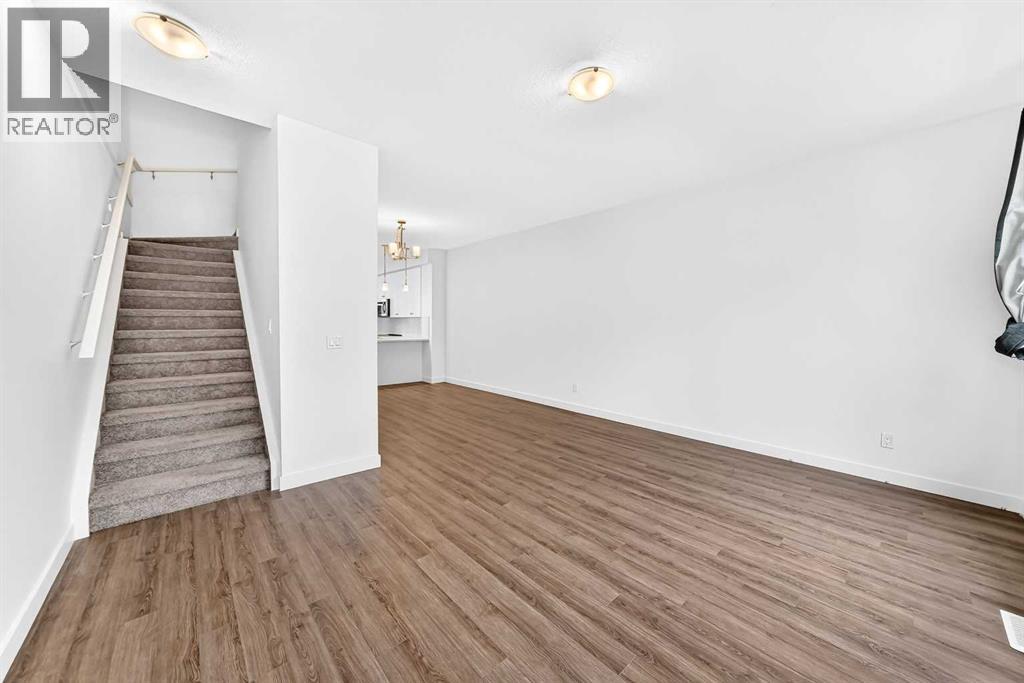 208, 15 Evanscrest Park NW