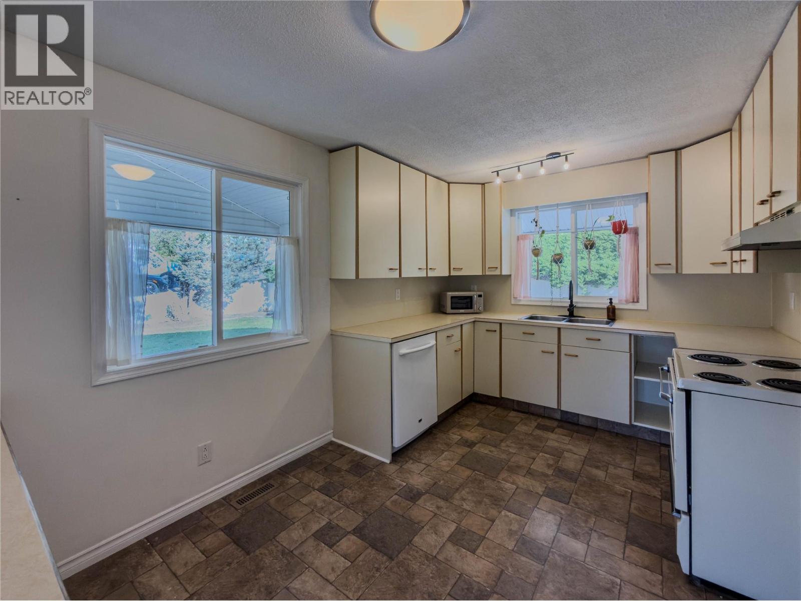 1595 Mt Dufferin Avenue, Kamloops, British Columbia  V2E 1A8 - Photo 7 - 10402062