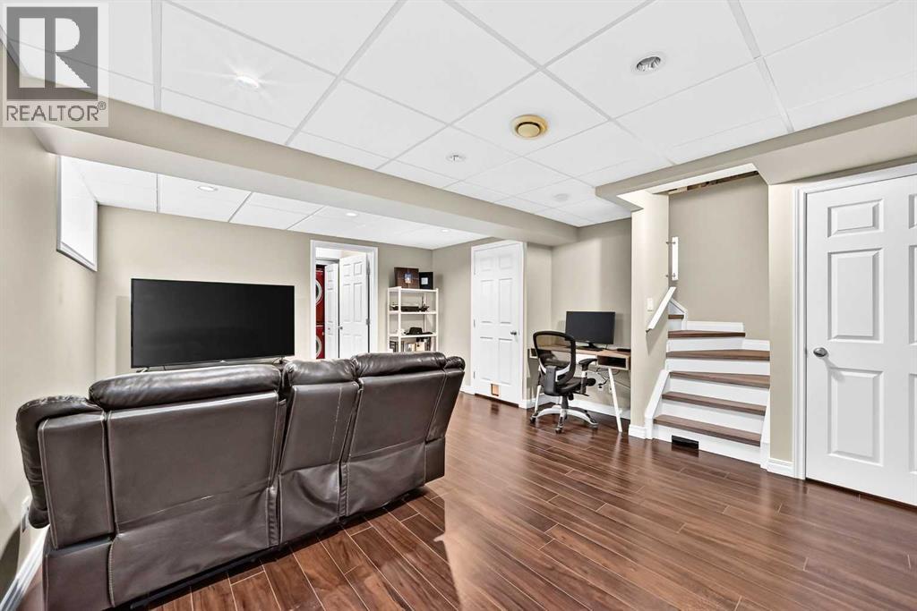 265 Everglen Rise SW