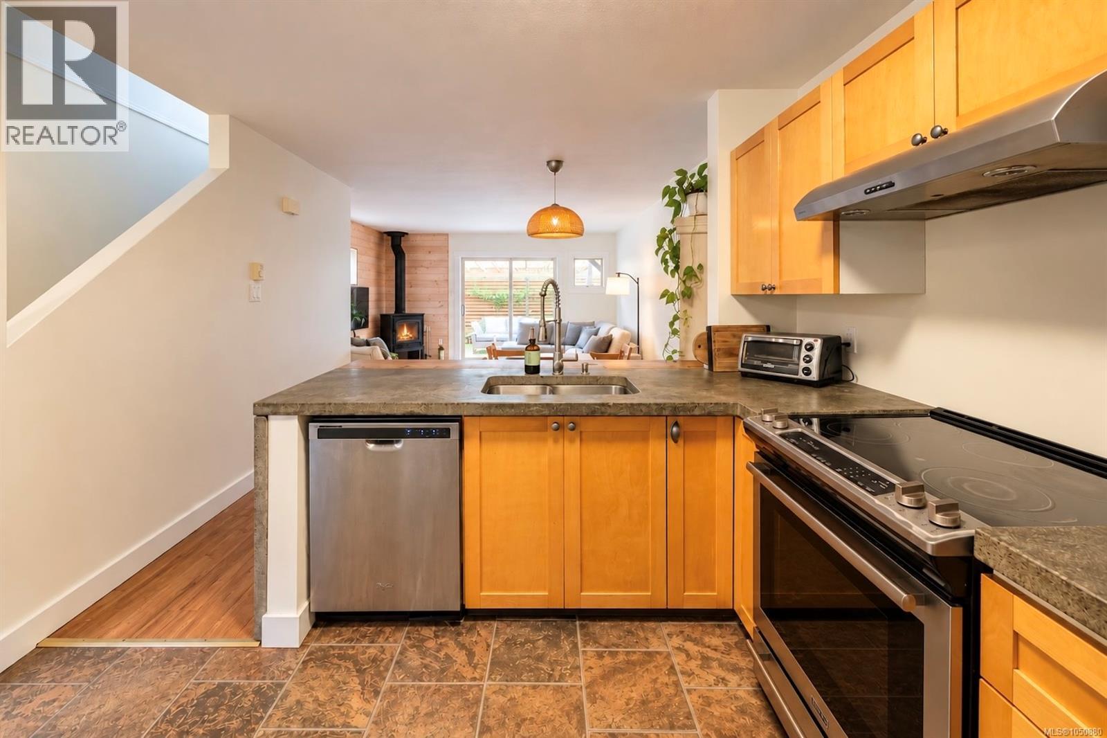 1 301 Arnet Rd, Tofino, British Columbia V0R 2Z0 - Photo 2 - 1050880