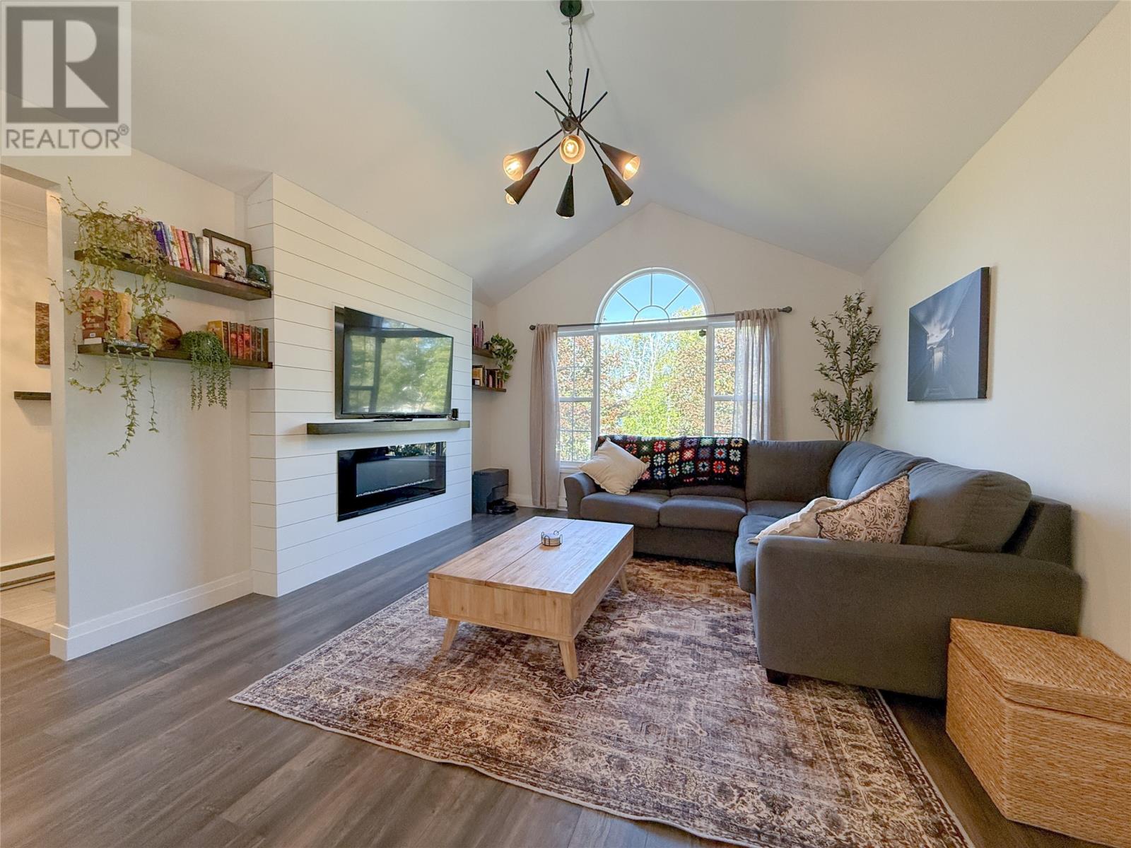 20 Lakeshore Drive, Pasadena — photo 14
