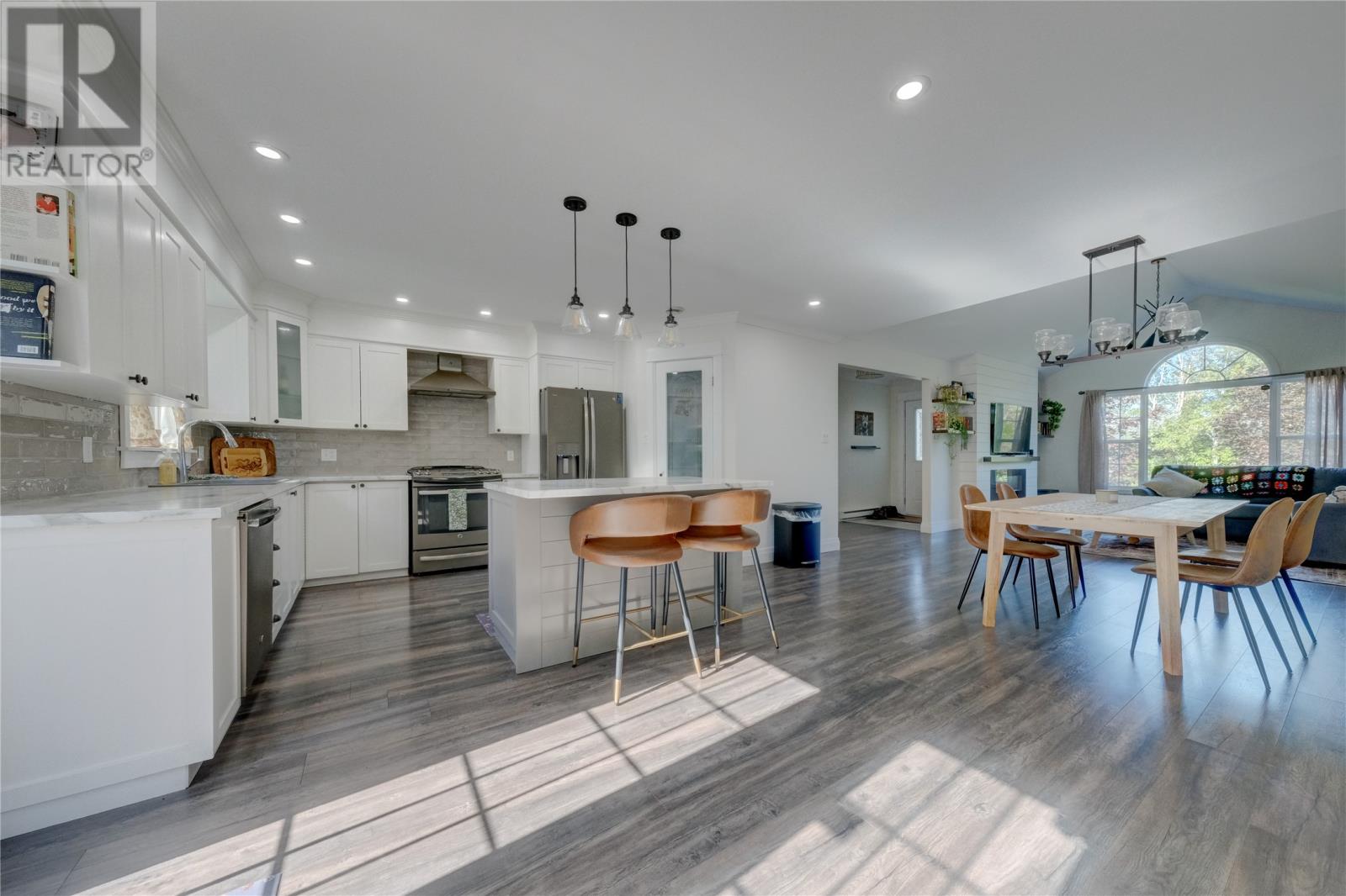 20 Lakeshore Drive, Pasadena — photo 4