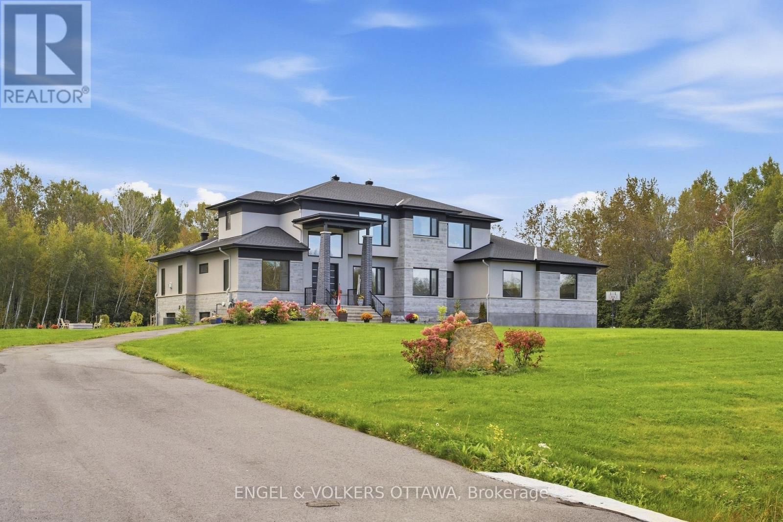 1057 Green Jacket Crescent, Ottawa, Ontario  K4P 0G6 - Photo 2 - X13840300