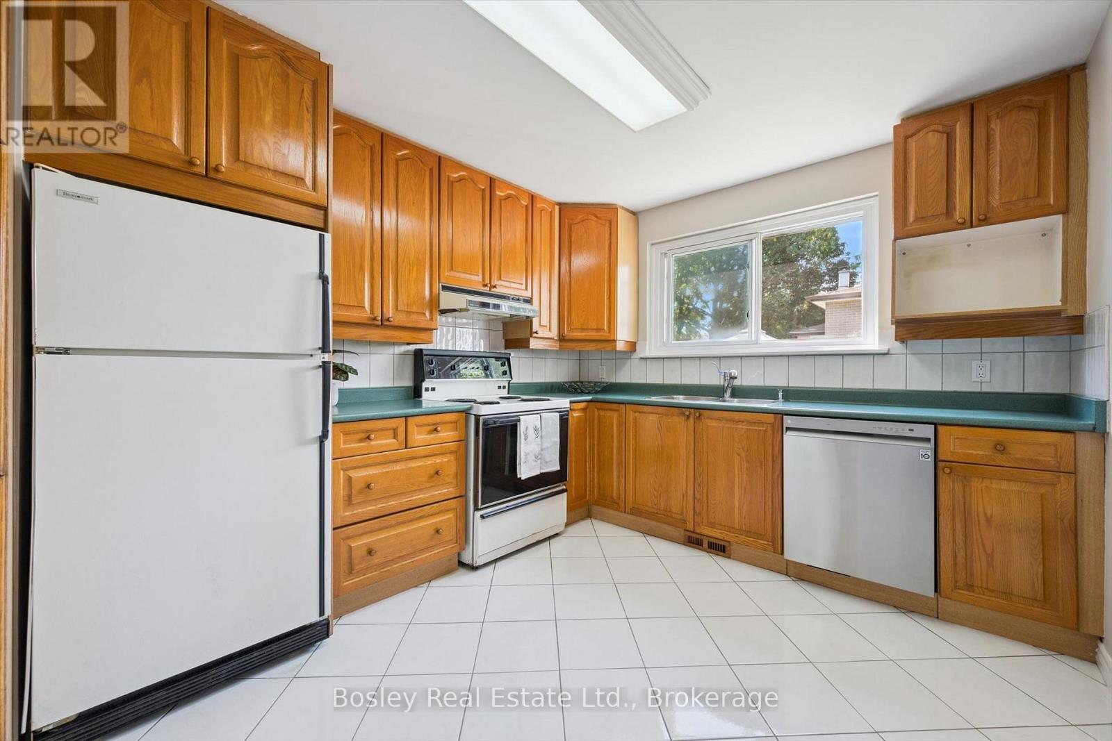 103 Folkstone Crescent, Brampton, Ontario L6T 3M4 - Photo 15 - W13840168
