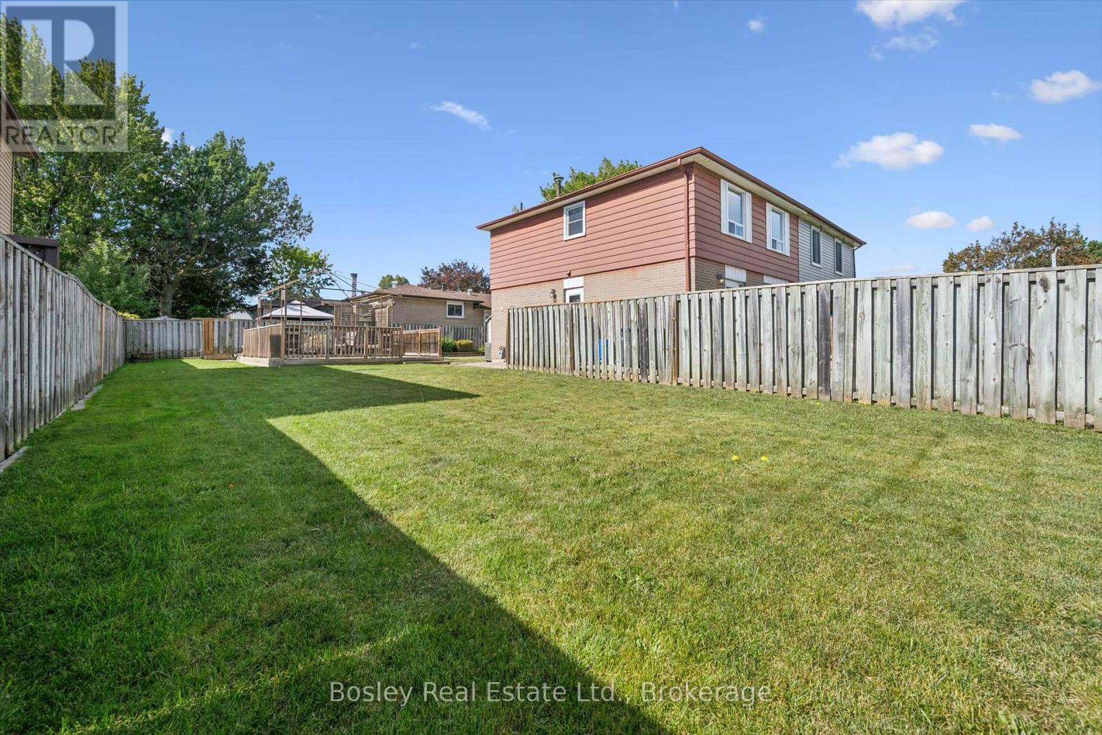 103 Folkstone Crescent, Brampton, Ontario L6T 3M4 - Photo 2 - W13840168