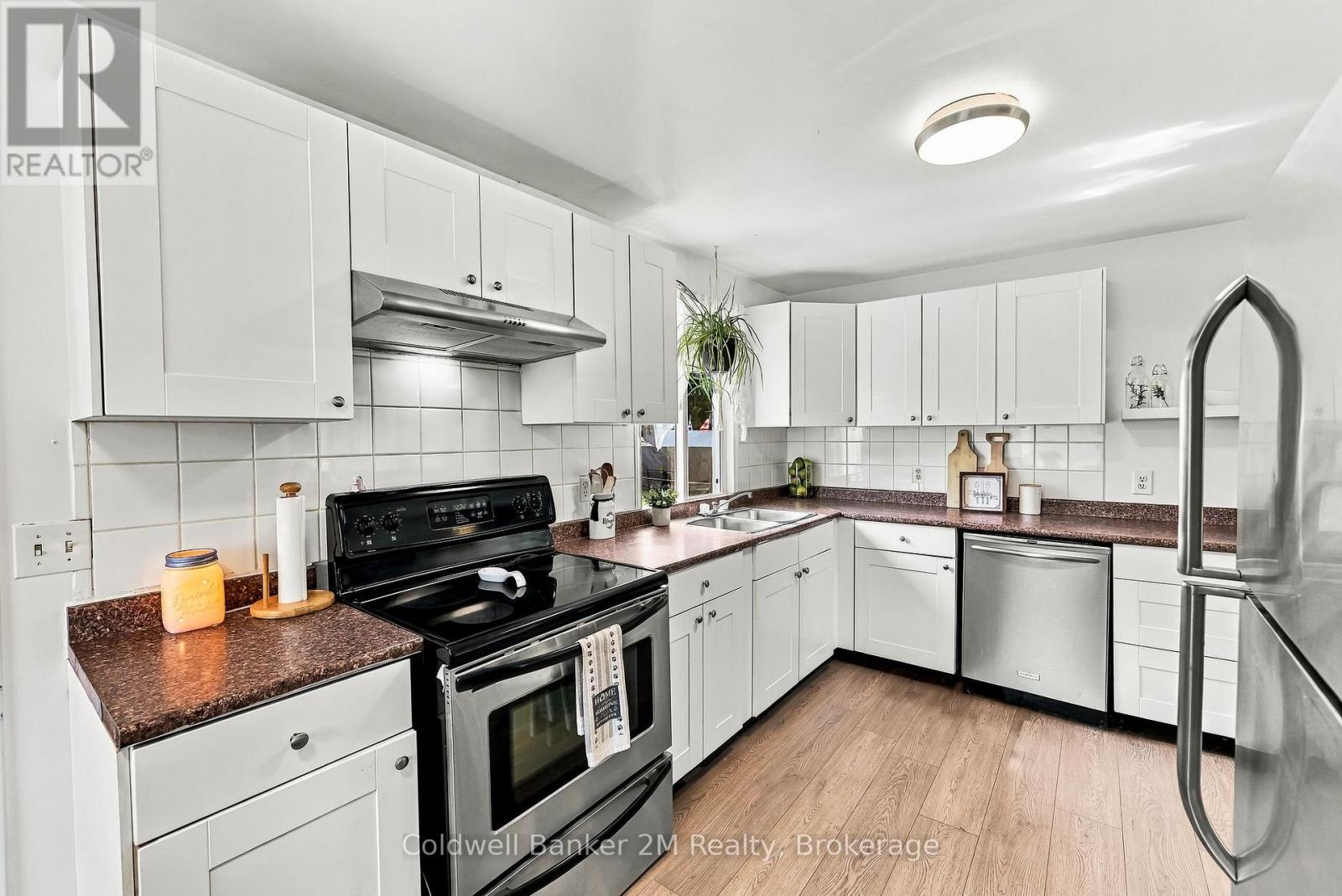 31 Johnston Street, Georgina, Ontario  L0E 1N0 - Photo 6 - N13840396
