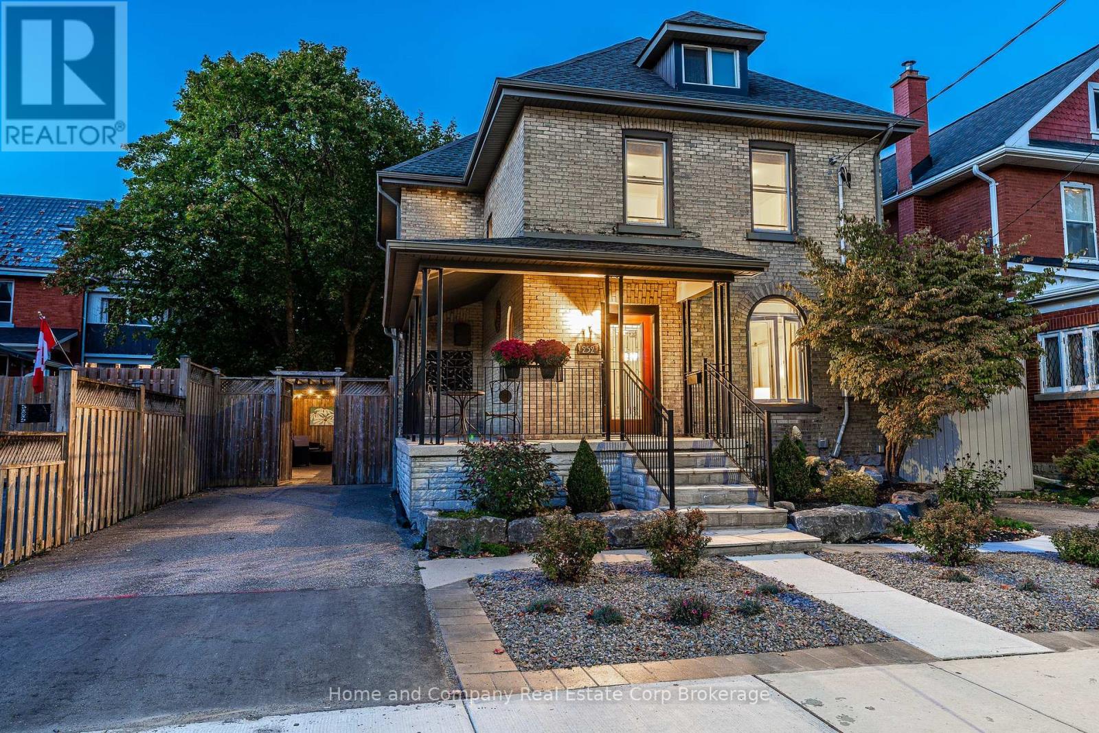 252 Albert Street, Stratford, Ontario N5A 3K9 - Photo 2 - X13840246