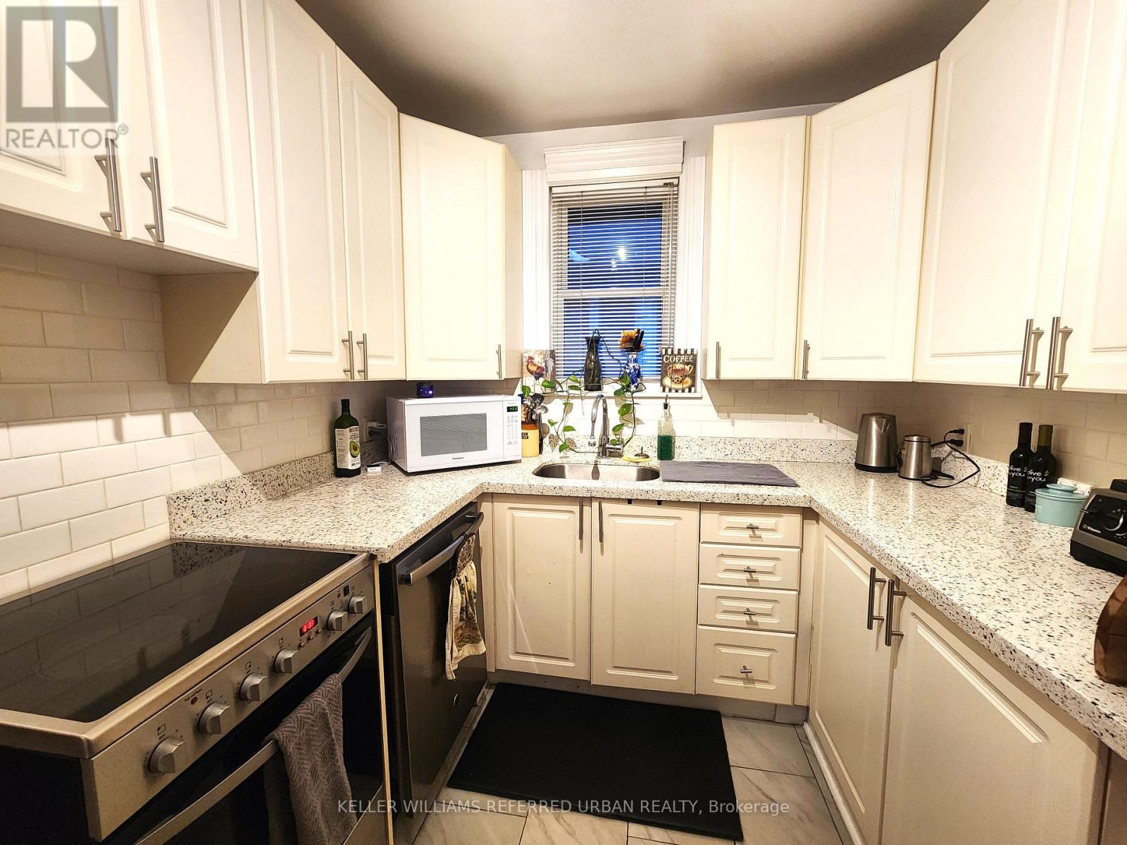 Upper - 1227 Avenue Road, Toronto, Ontario  M5N 2G5 - Photo 6 - C13840140