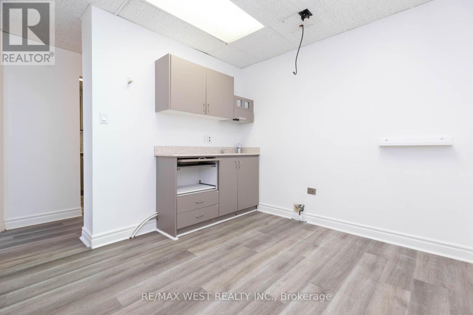 Main Floor - 1083 Bloor Street W, Toronto, Ontario  M6H 1M5 - Photo 11 - C13840192