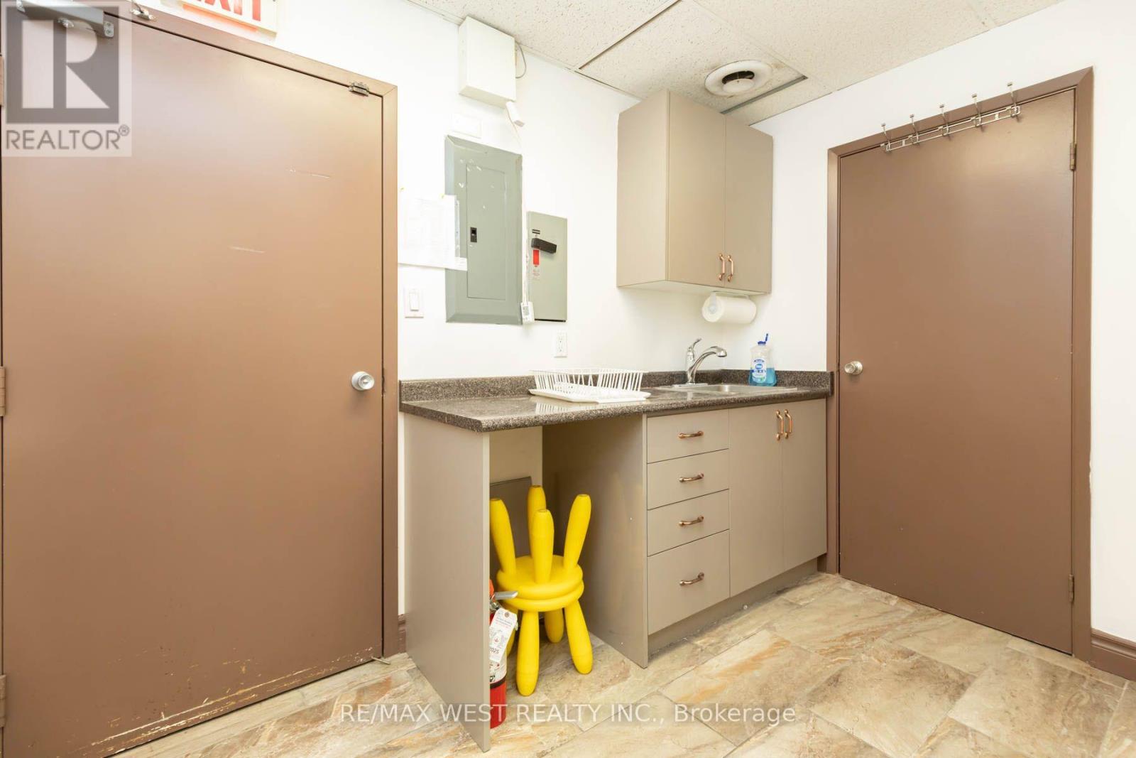 Main Floor - 1083 Bloor Street W, Toronto, Ontario  M6H 1M5 - Photo 22 - C13840192