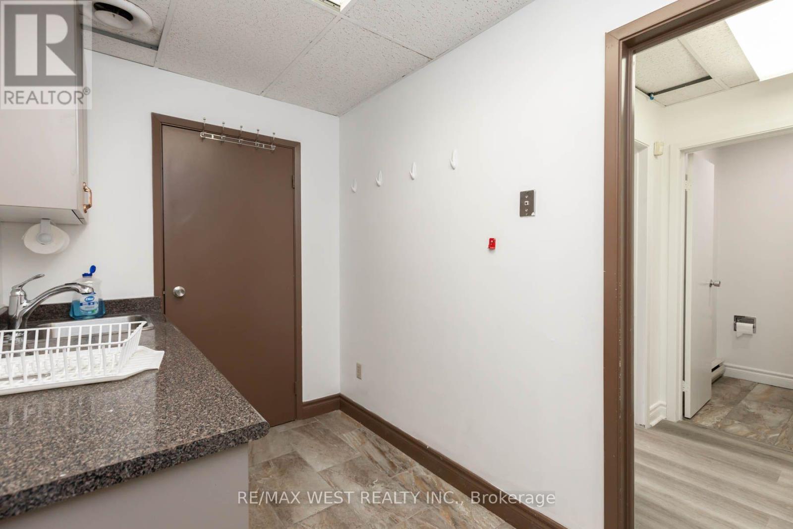 Main Floor - 1083 Bloor Street W, Toronto, Ontario  M6H 1M5 - Photo 24 - C13840192