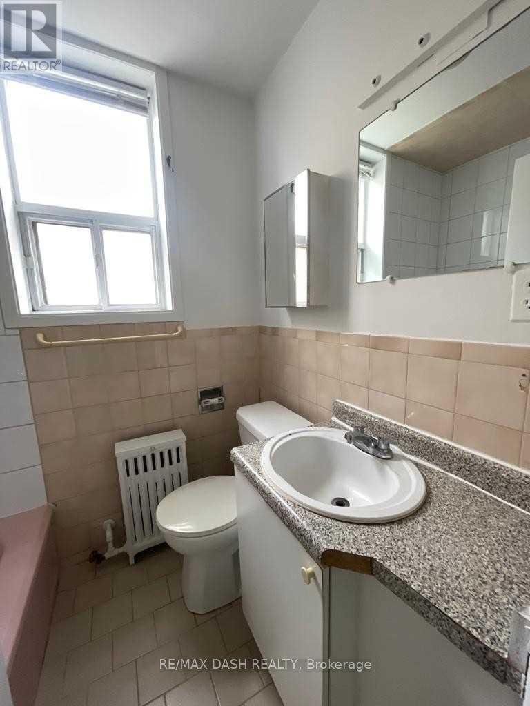 B1 - 50 Neptune Drive, Toronto, Ontario  M6A 1X1 - Photo 10 - C13840206