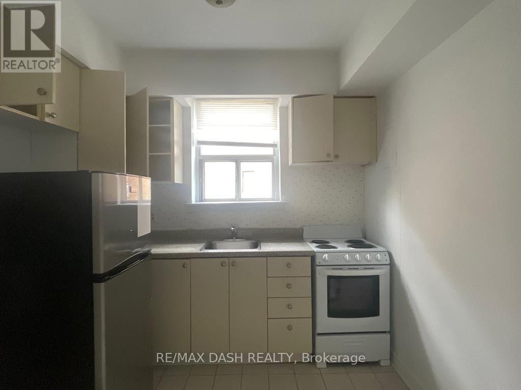 B1 - 50 Neptune Drive, Toronto, Ontario  M6A 1X1 - Photo 4 - C13840206