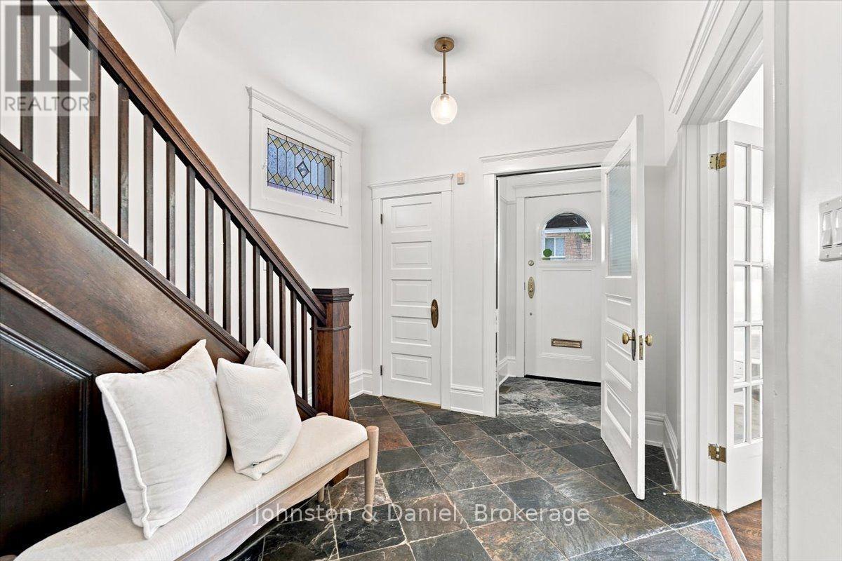 16 BARTON AVENUE Toronto (Annex) Ontario Canada M5R1G8 5