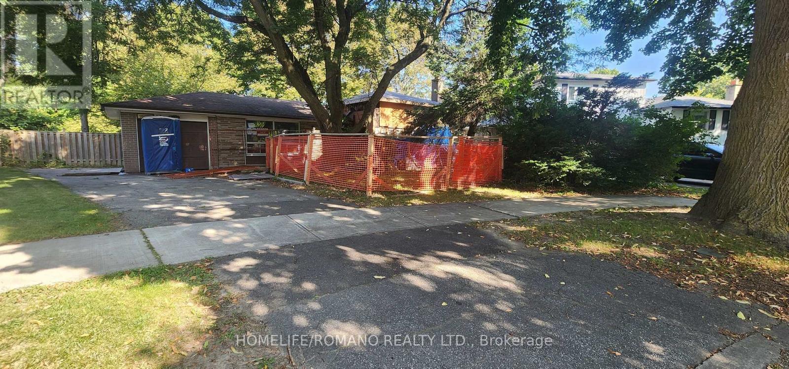 14 Threadneedle Crescent, Toronto, Ontario  M2H 1Z4 - Photo 1 - C13840234
