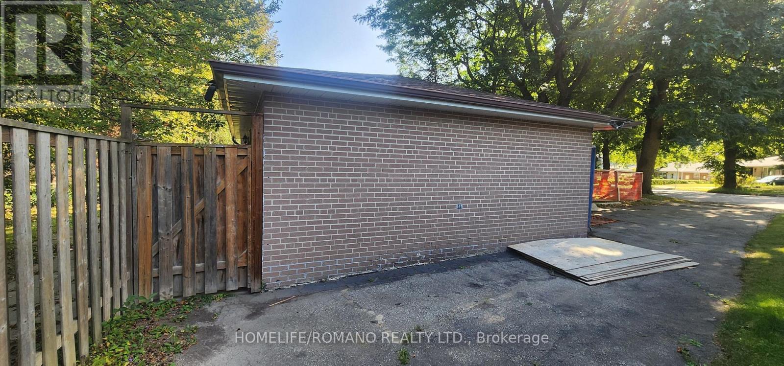 14 Threadneedle Crescent, Toronto, Ontario  M2H 1Z4 - Photo 2 - C13840234