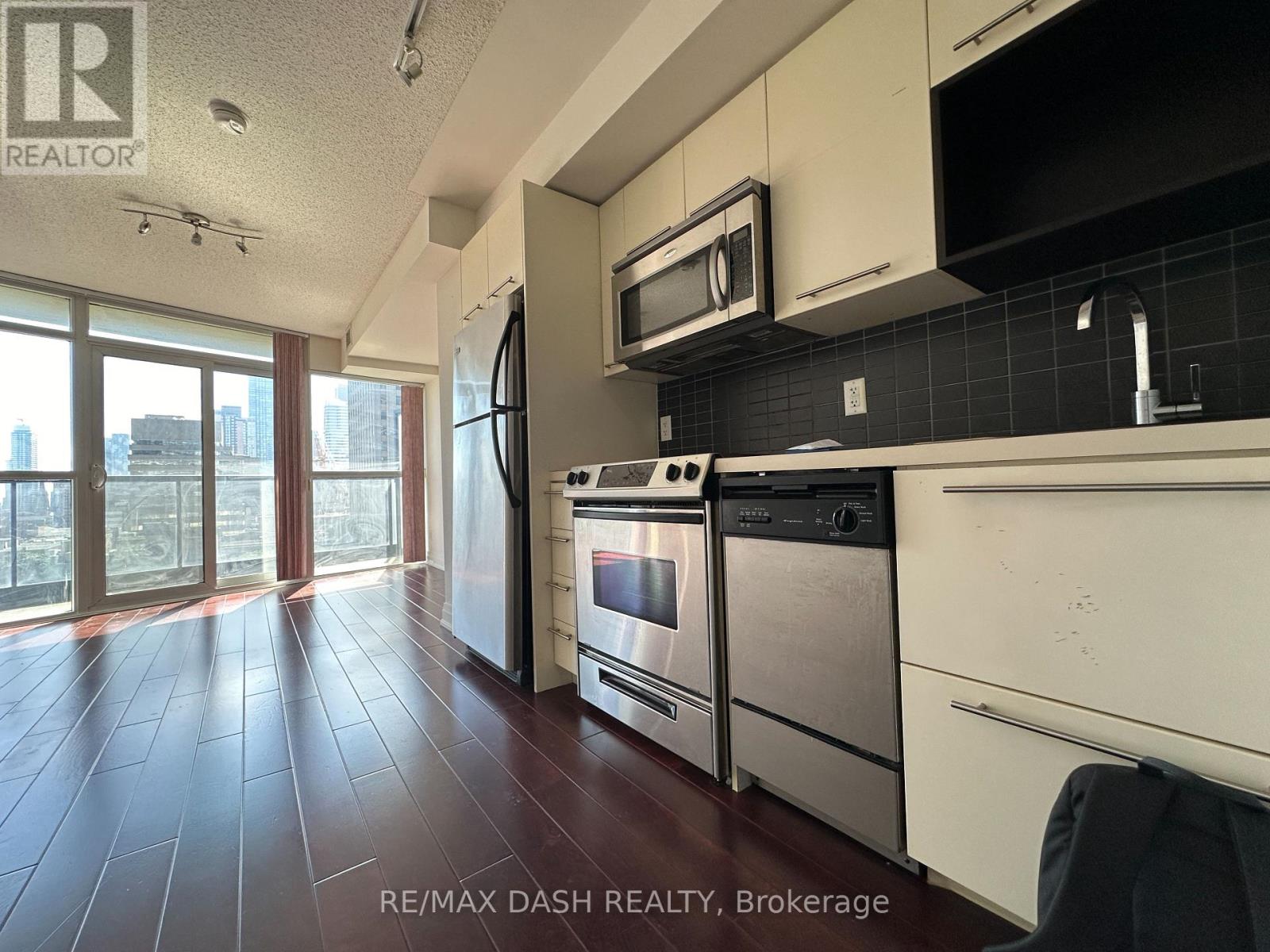 1008 - 21 Carlton Street, Toronto, Ontario  M5B 1L3 - Photo 4 - C13840284