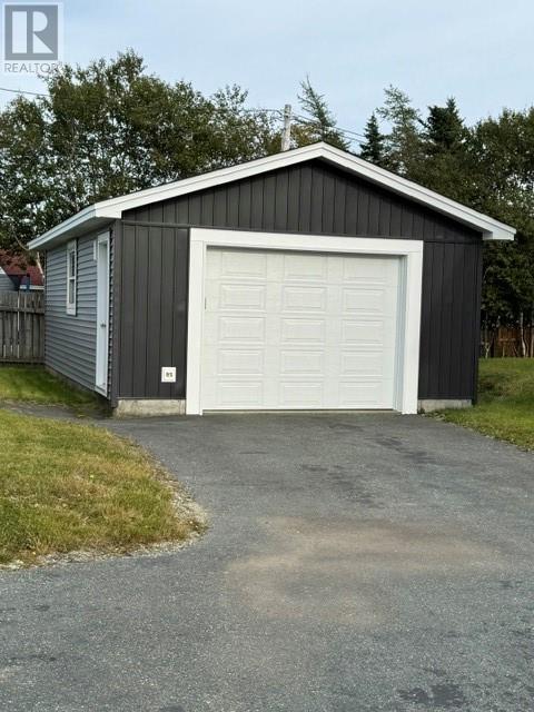 35 Treetop Drive, St.John's — photo 5