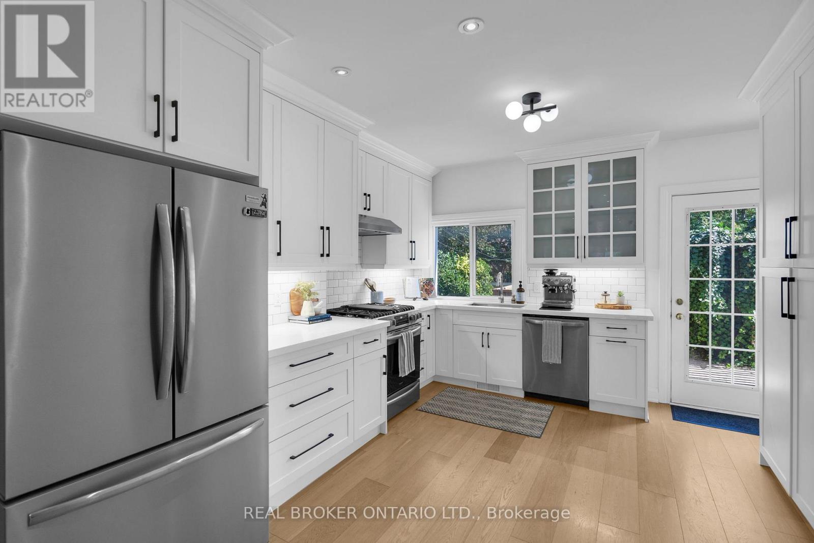 23 Aldridge Avenue, Toronto, Ontario  M4C 3W3 - Photo 12 - E13840202