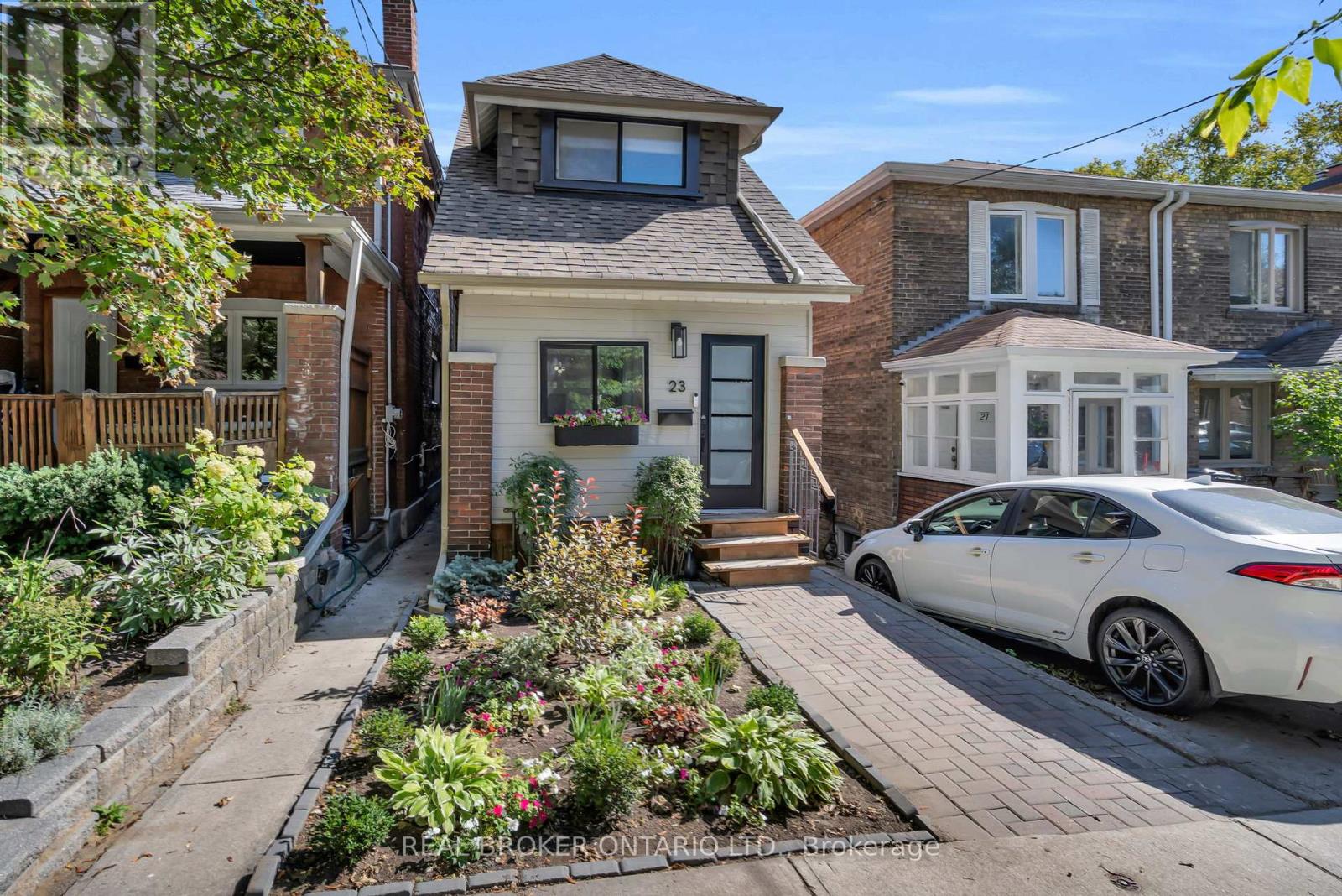 23 Aldridge Avenue, Toronto, Ontario  M4C 3W3 - Photo 2 - E13840202