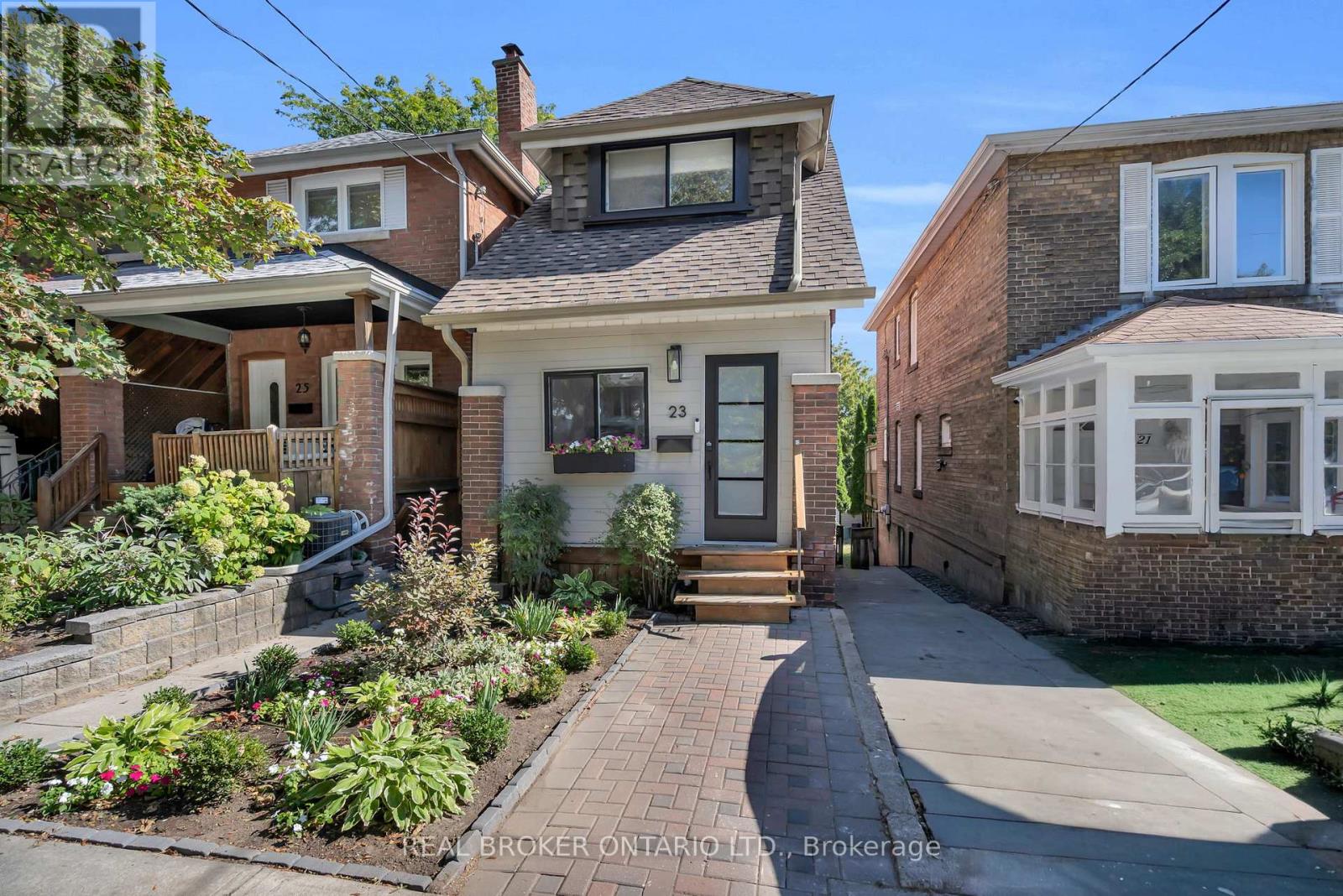 23 Aldridge Avenue, Toronto, Ontario  M4C 3W3 - Photo 3 - E13840202