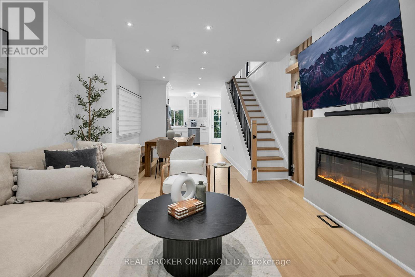 23 Aldridge Avenue, Toronto, Ontario  M4C 3W3 - Photo 8 - E13840202