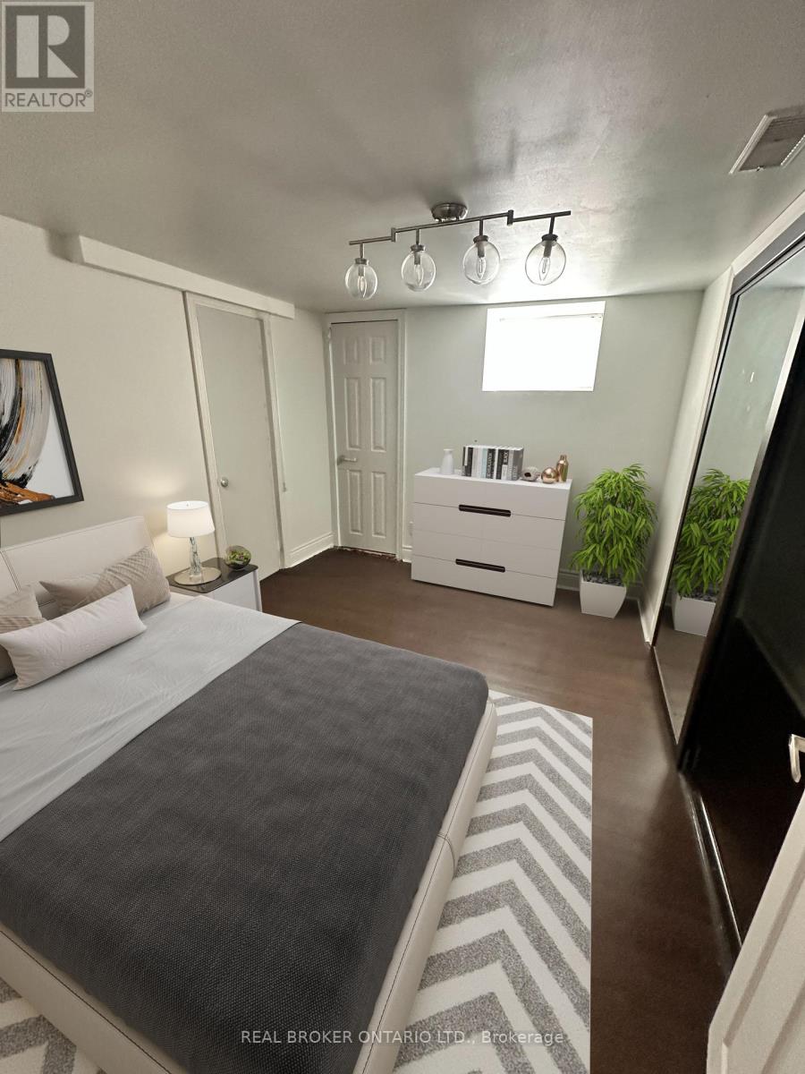 Lower - 24 Glenburn Avenue, Toronto, Ontario  M4B 2X2 - Photo 5 - E13840254