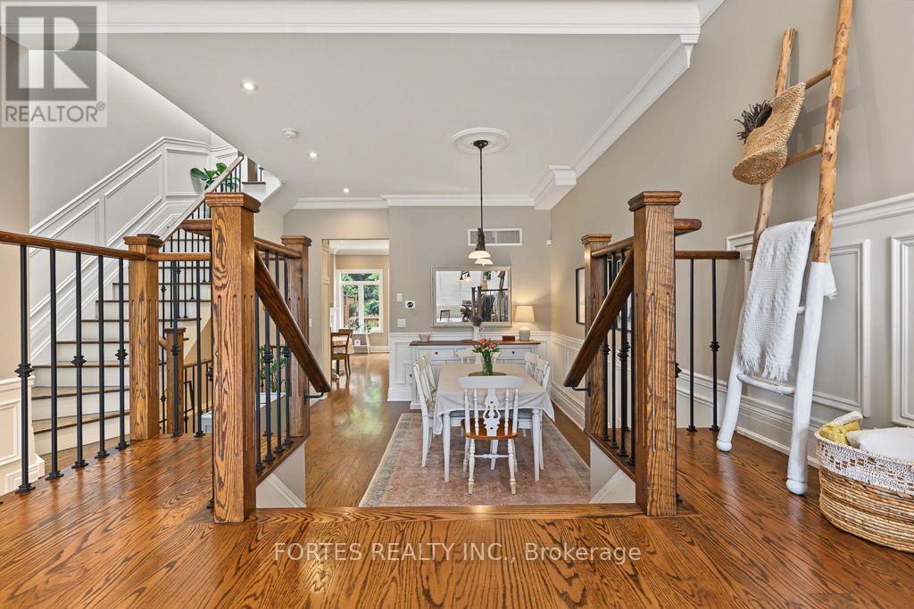 154 Holborne Avenue, Toronto, Ontario  M4C 2R6 - Photo 11 - E13840262