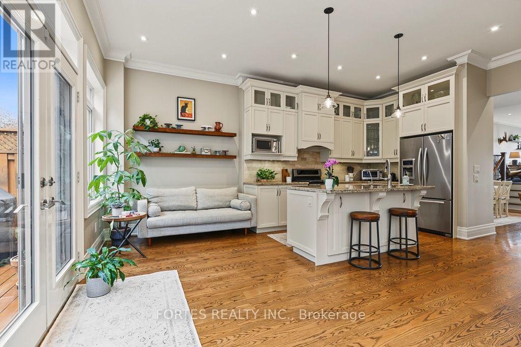 154 Holborne Avenue, Toronto, Ontario  M4C 2R6 - Photo 19 - E13840262